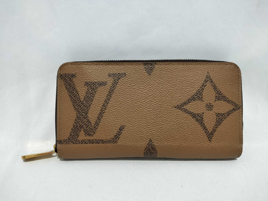LOUIS VUITTON Monogram Giant Reverse Zippy Wallet