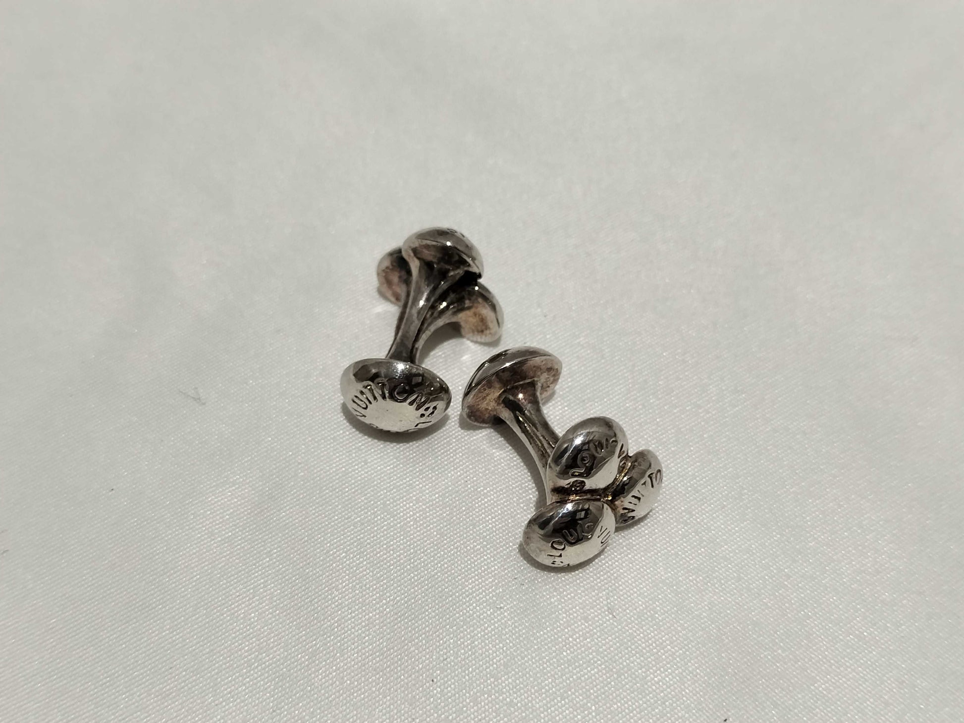 LOUIS VUITTON Bouton Deux Cufflinks Tie Clip/Cufflinks