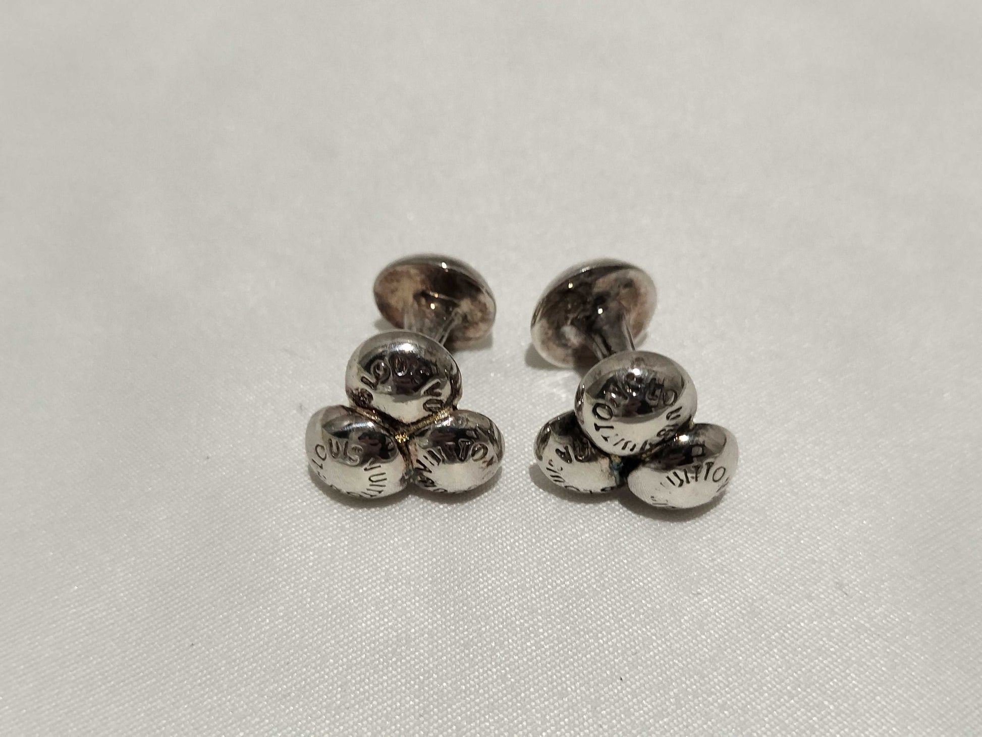 LOUIS VUITTON Bouton Deux Cufflinks Tie Clip/Cufflinks