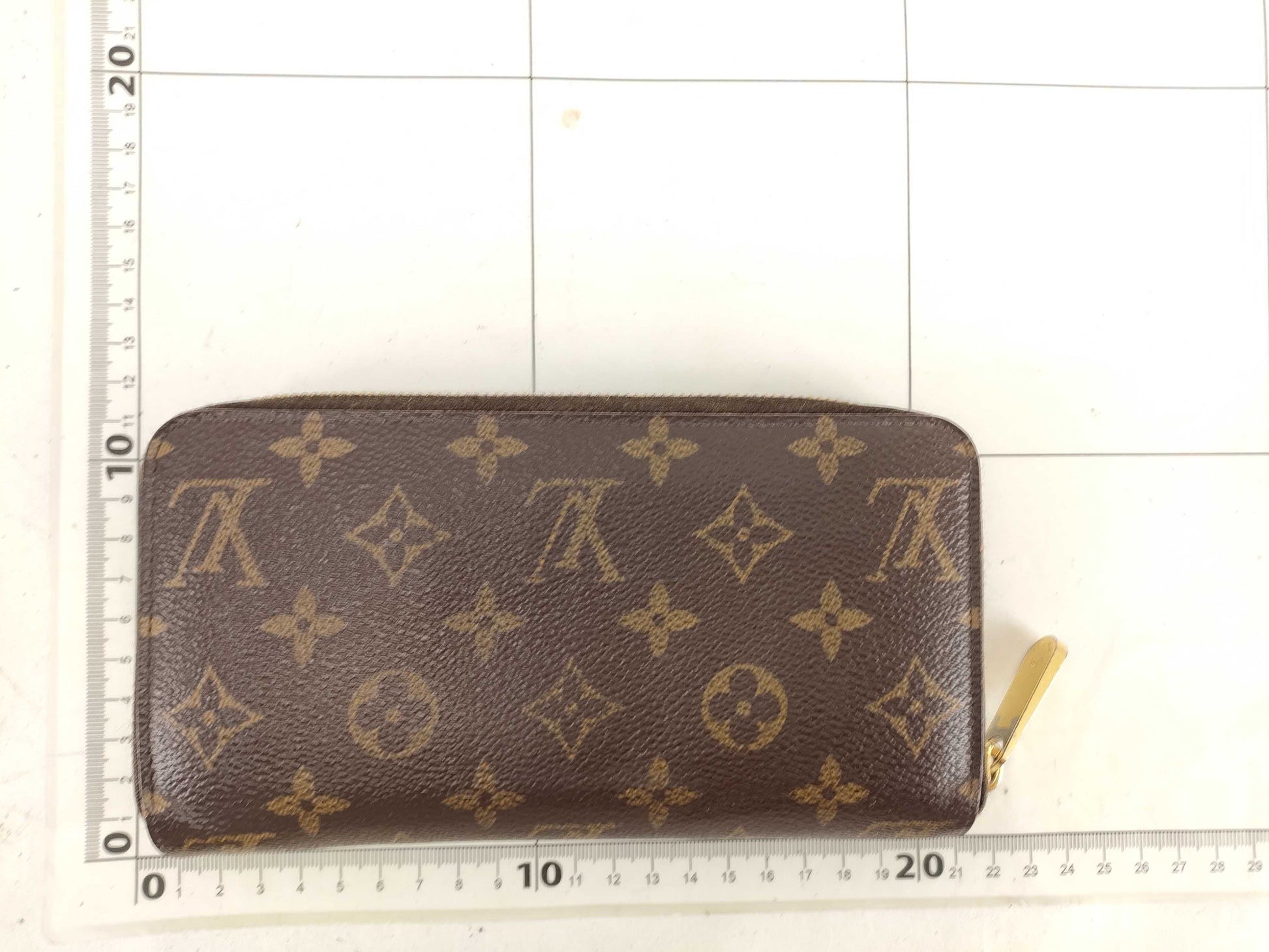 LOUIS VUITTON Monogram M60002 Zippy Wallet