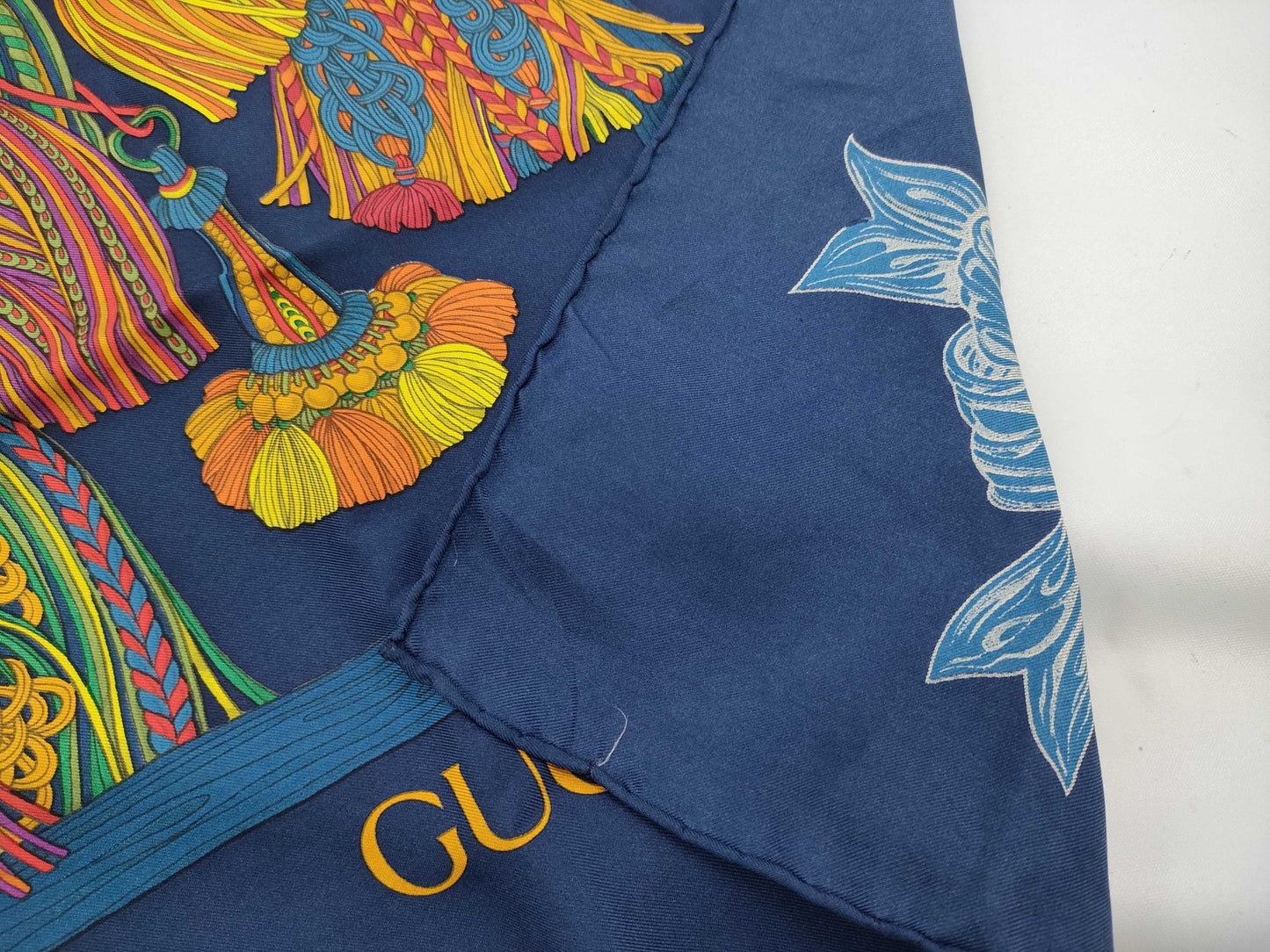GUCCI fringe pattern scarf
