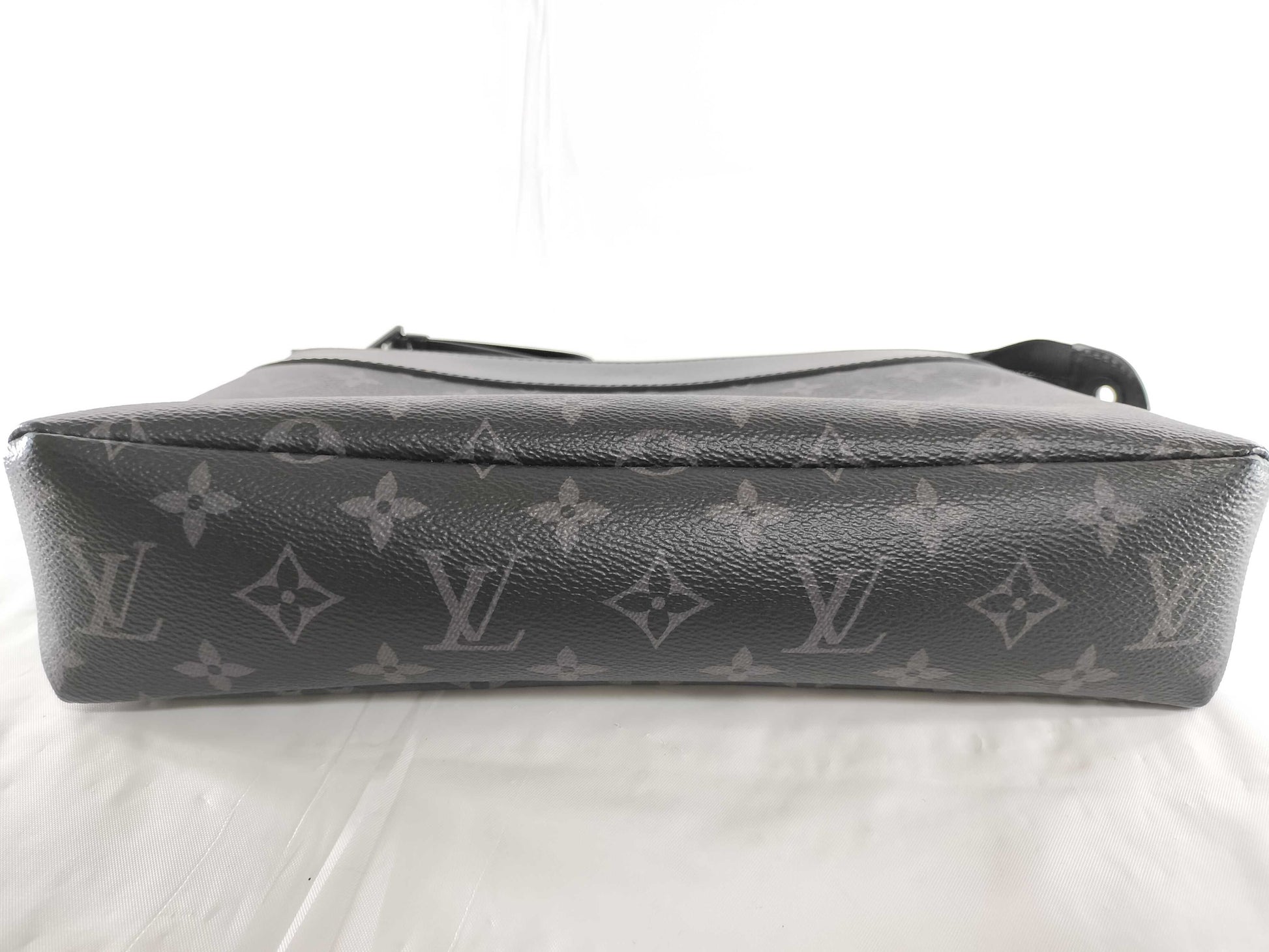 LOUIS VUITTON Pochette Voyage Second Bag