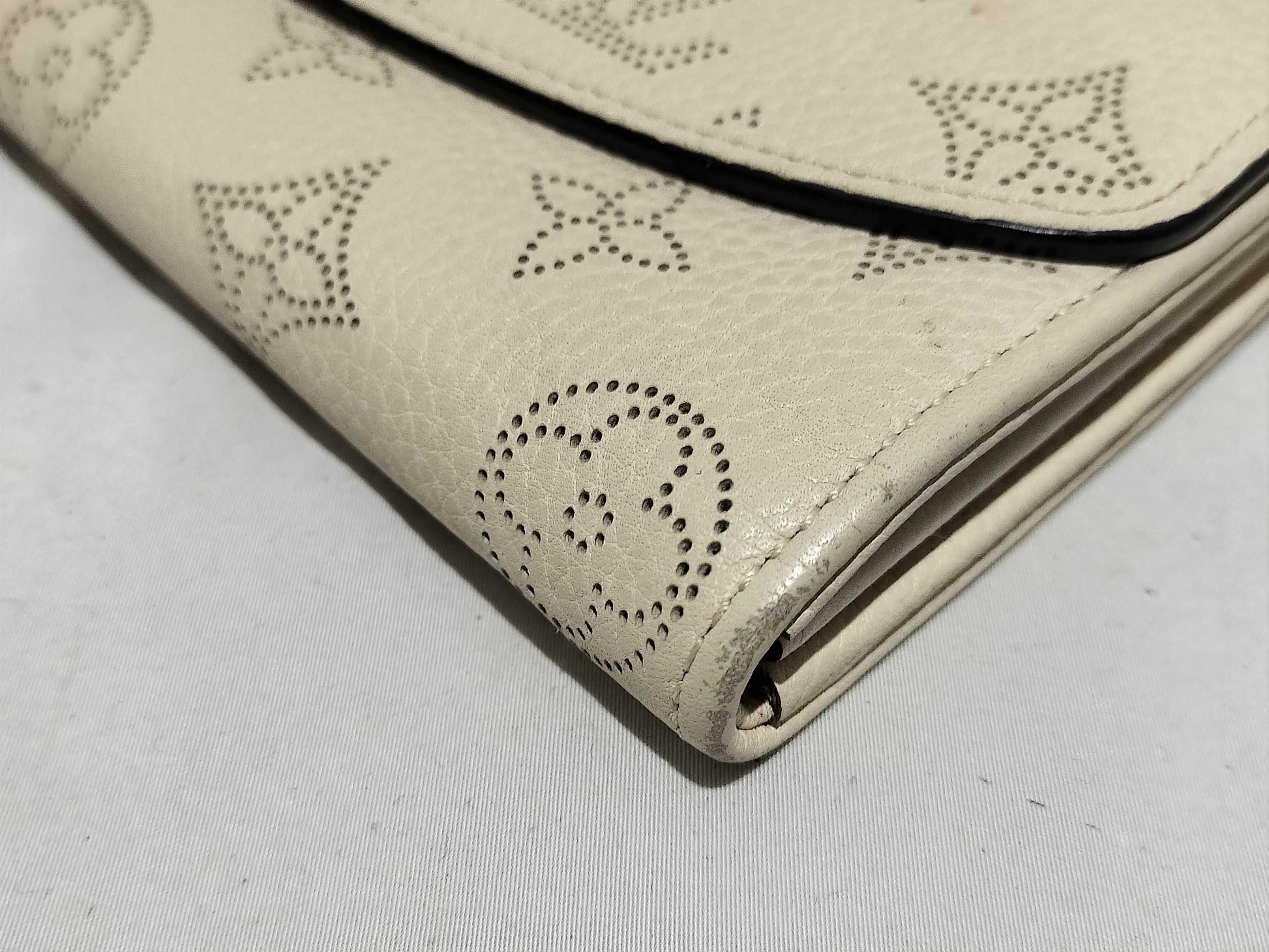 LOUIS VUITTON Monogram Mahina Portefeuille Iris Wallet