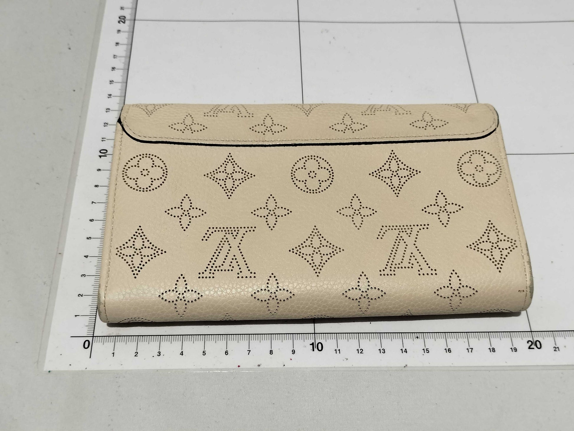 LOUIS VUITTON Monogram Mahina Portefeuille Iris Wallet