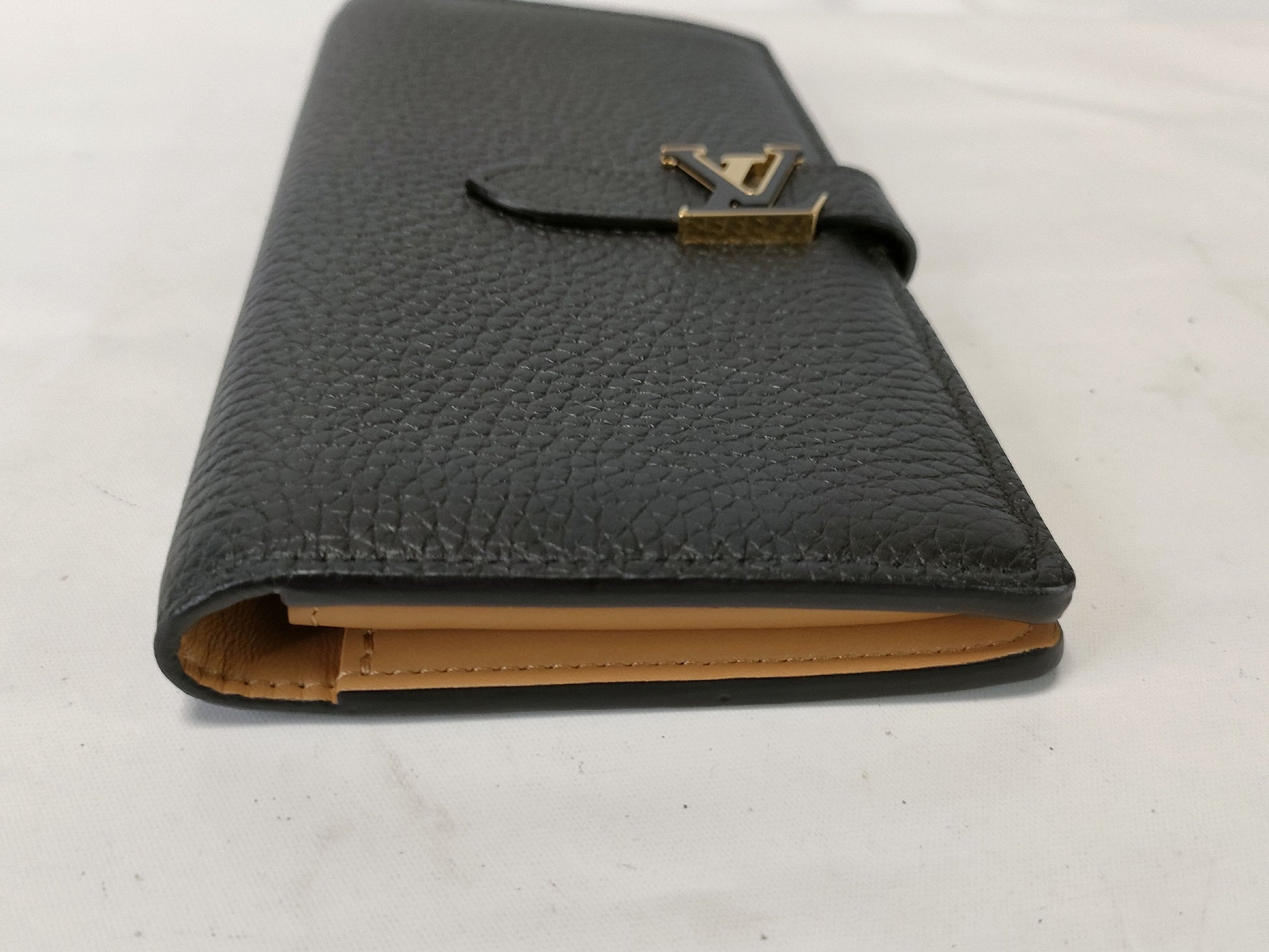 LOUIS VUITTON M81330 Wallet