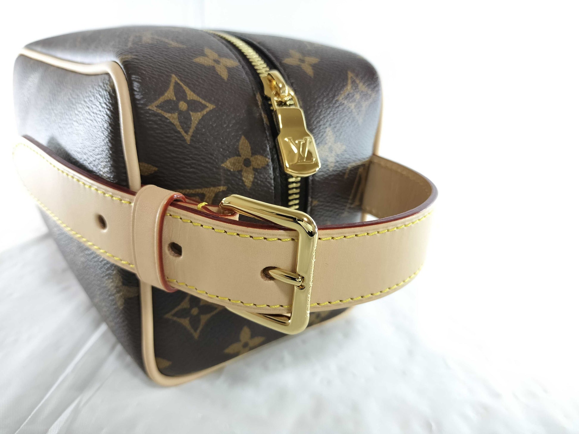 LOUIS VUITTON Monogram M83112 Locker Dopp Kit Second Bag