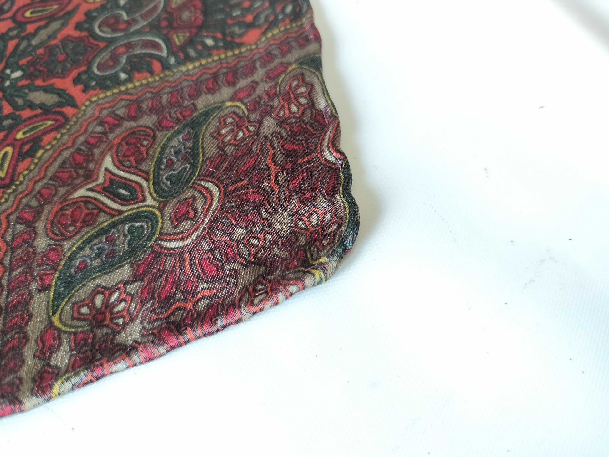 CHANEL Chain Accessory Pattern Scarf Tag Missing