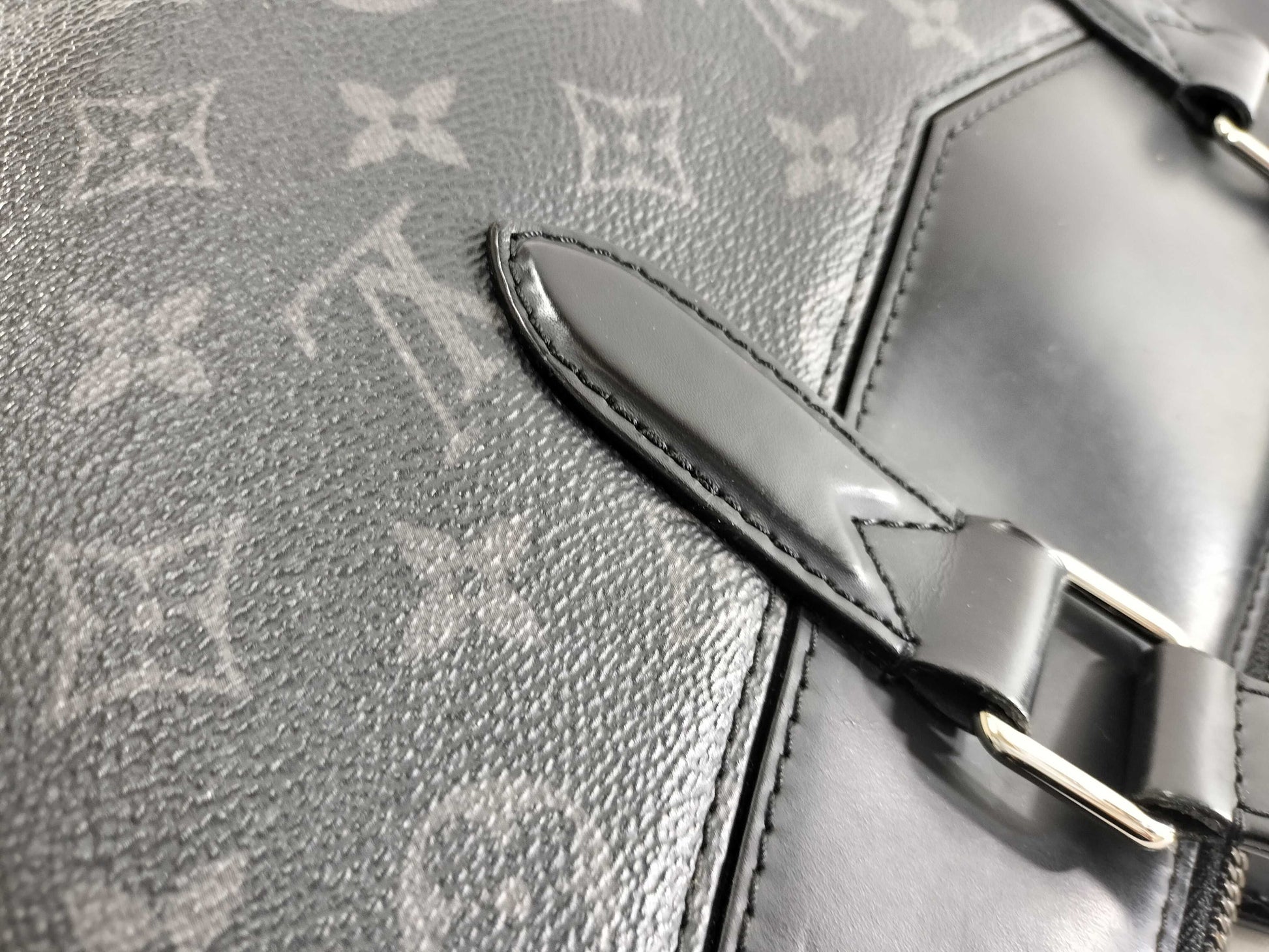 LOUIS VUITTON M40566 Explorer ST Tote Bag