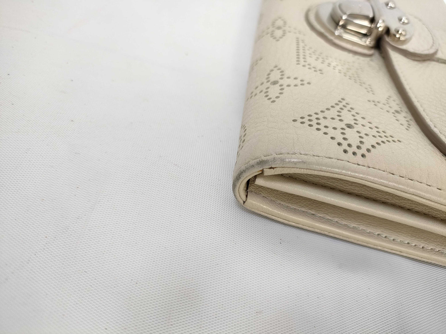 LOUIS VUITTON Mahina Mahina Portefeuille Iris Wallet