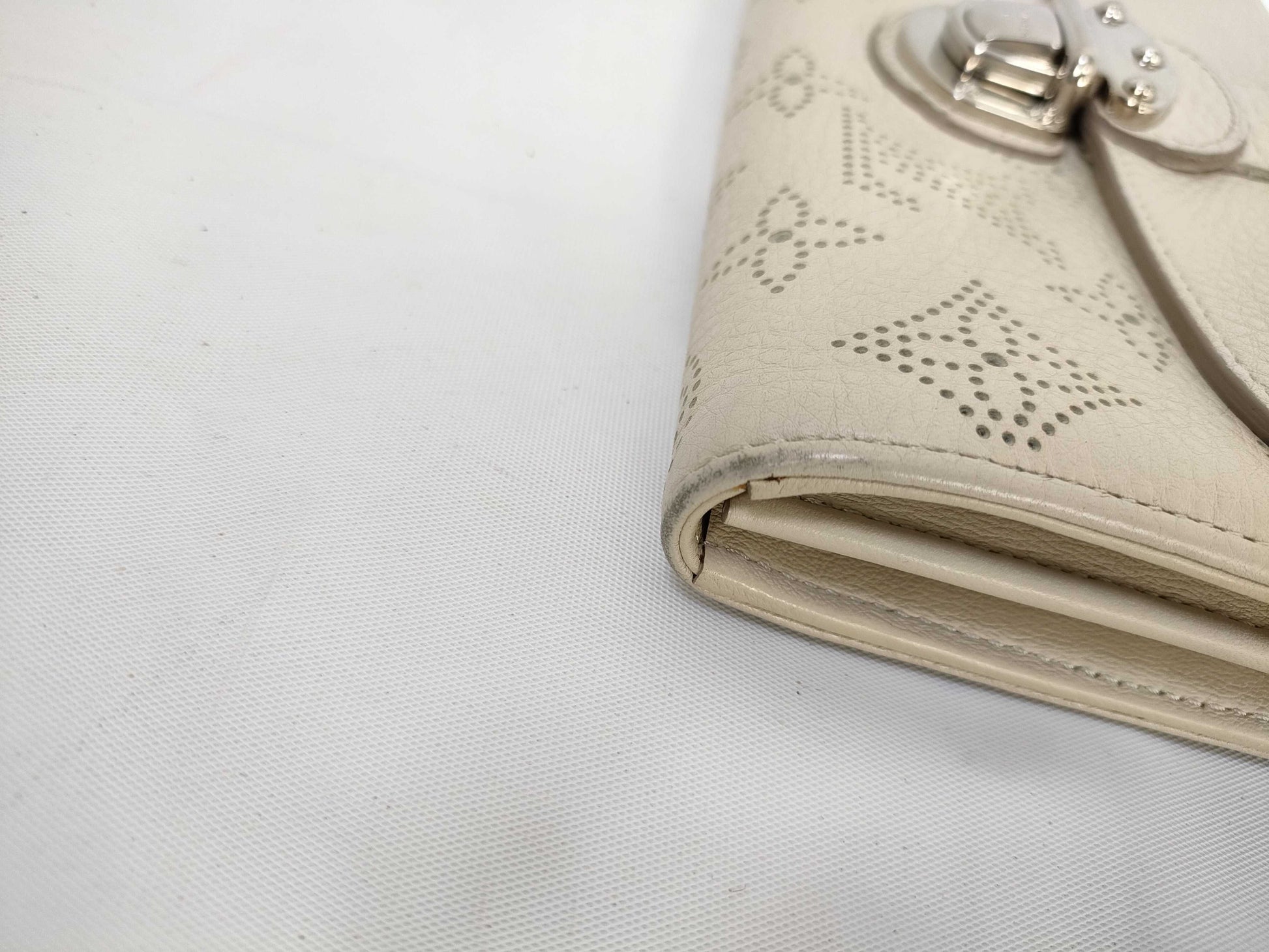 LOUIS VUITTON Mahina Mahina Portefeuille Iris Wallet