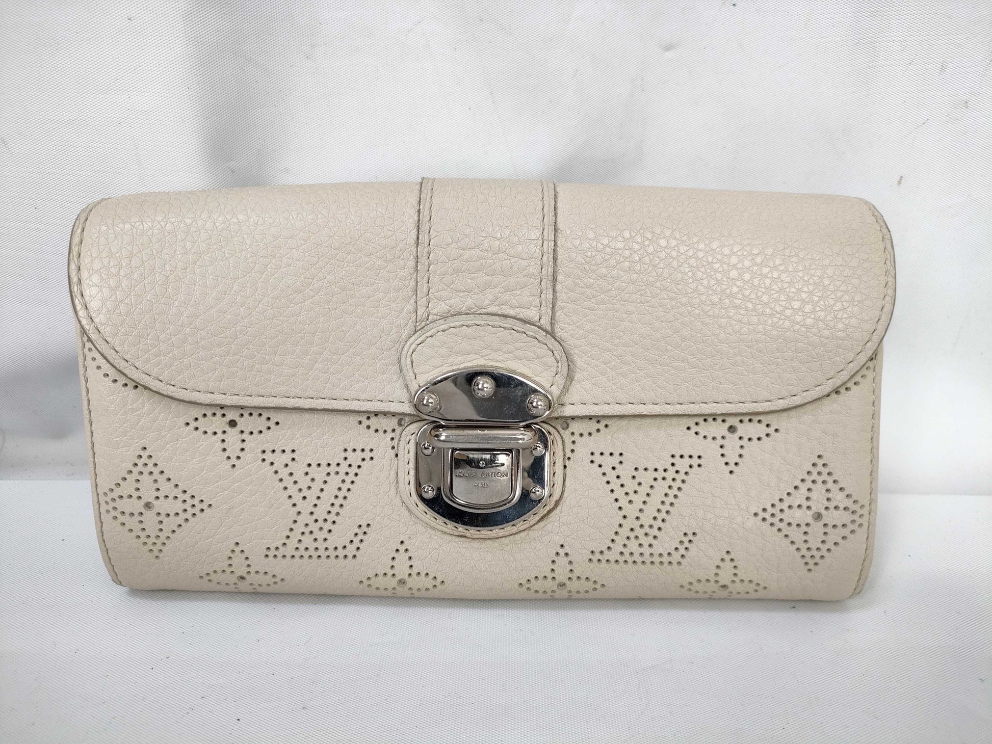 LOUIS VUITTON Mahina Mahina Portefeuille Iris Wallet