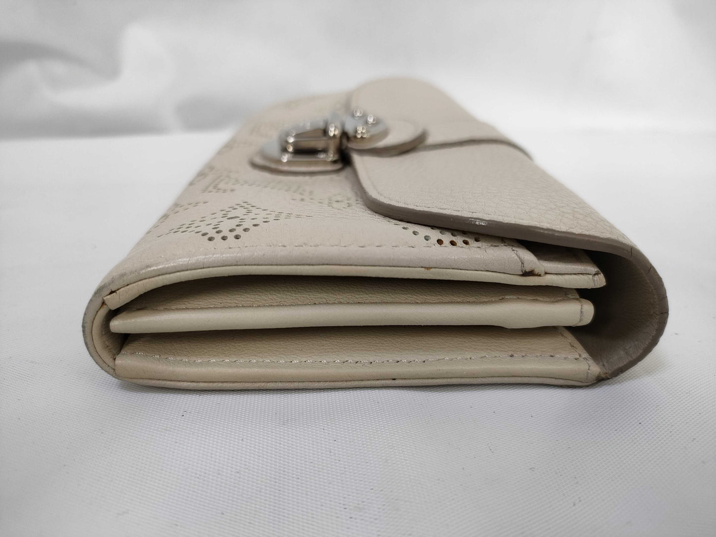 LOUIS VUITTON Mahina Mahina Portefeuille Iris Wallet