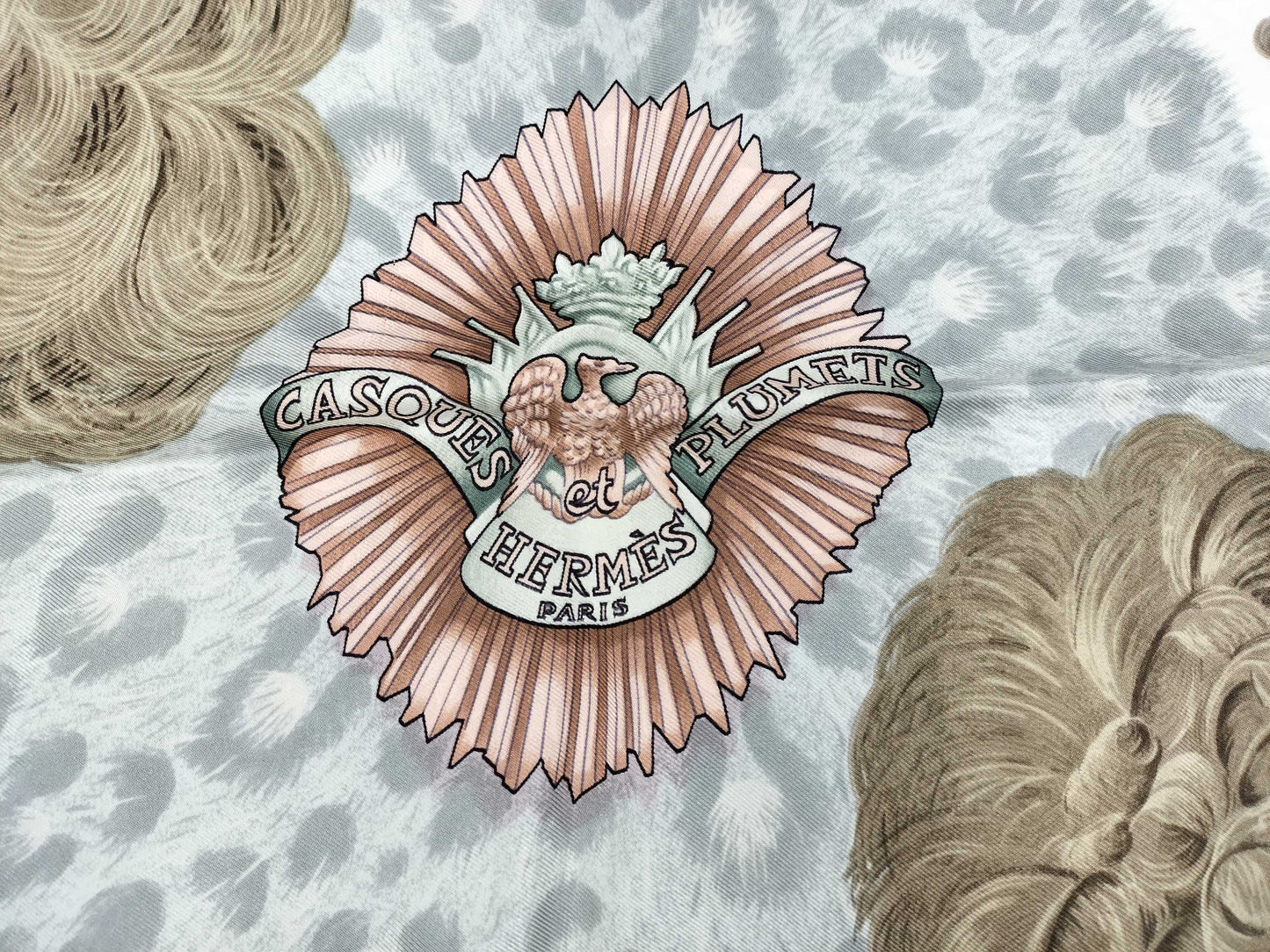 HERMES Carré 90 CASQUES et PLUMETS Scarf