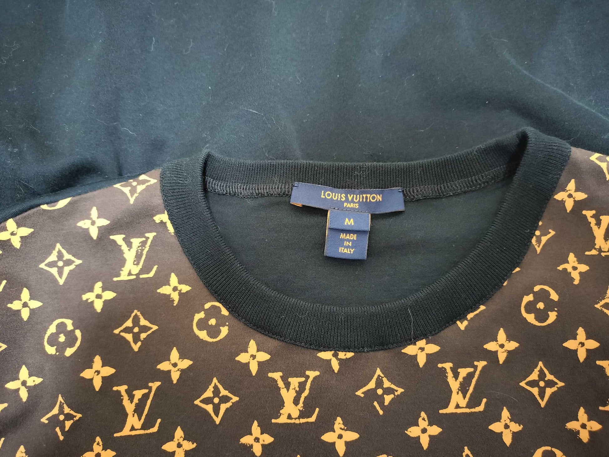 LOUIS VUITTON Monogram T-shirt, size M