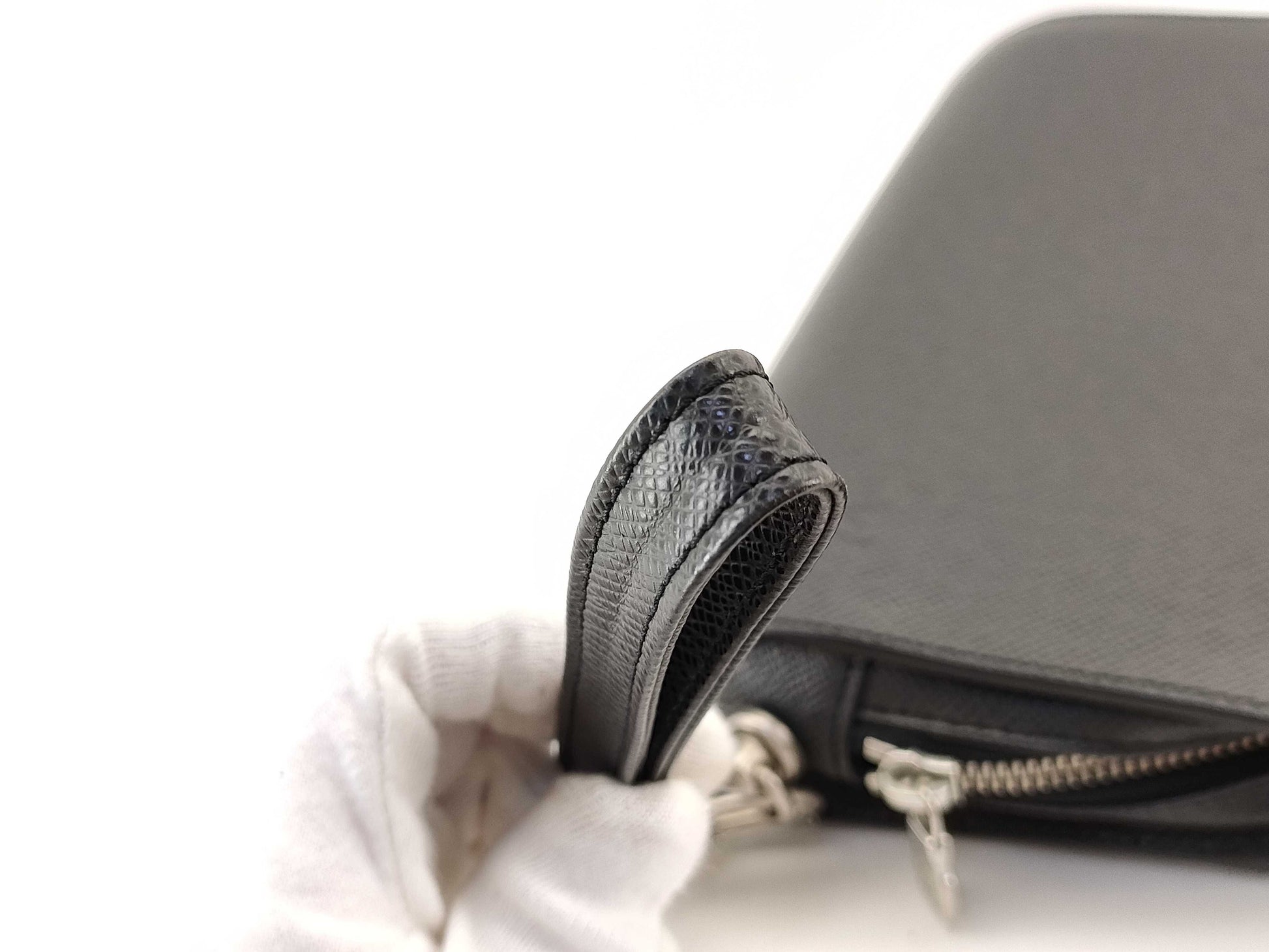 LOUIS VUITTON Taiga Baikal Second Bag