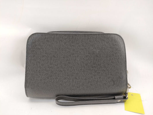 LOUIS VUITTON Taiga Baikal Second Bag