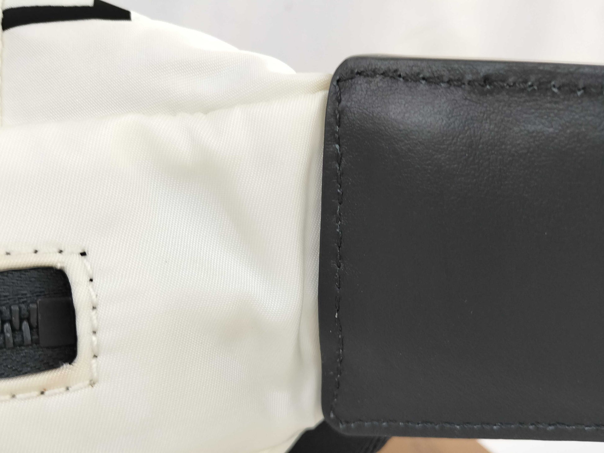 BURBERRY White Body Bag Logo Waist Bag