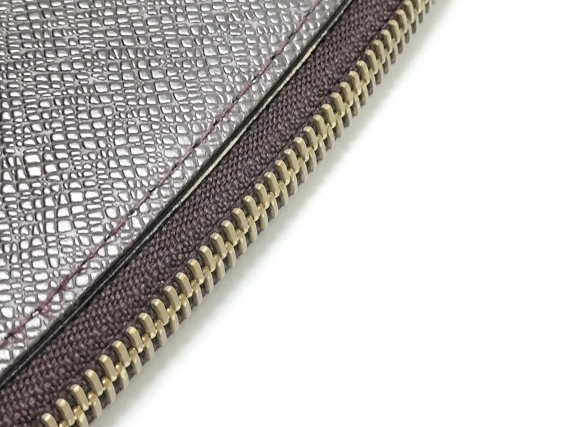 LOUIS VUITTON Taiga M30656 Taiga Atol Grizzly Clutch Bag
