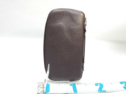 LOUIS VUITTON Taiga M30656 Taiga Atol Grizzly Clutch Bag