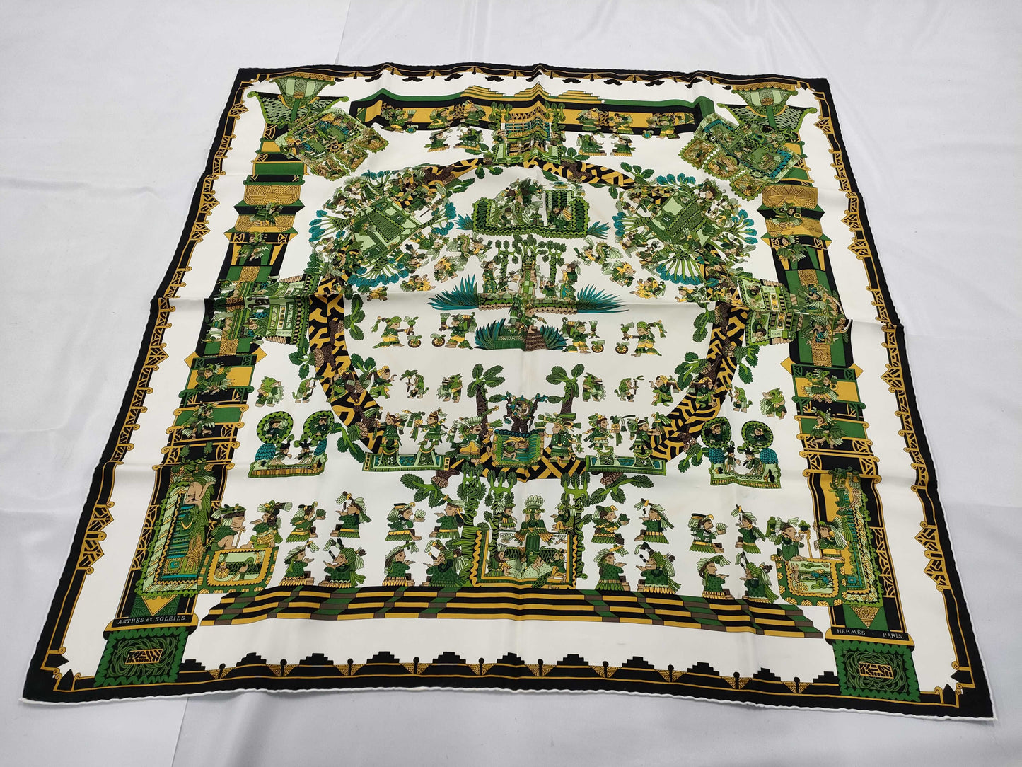 HERMES Carré Carré 90 Celestial Bodies and the Sun Scarf