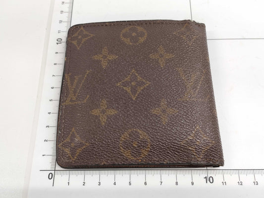 LOUIS VUITTON Monogram Bifold Wallet