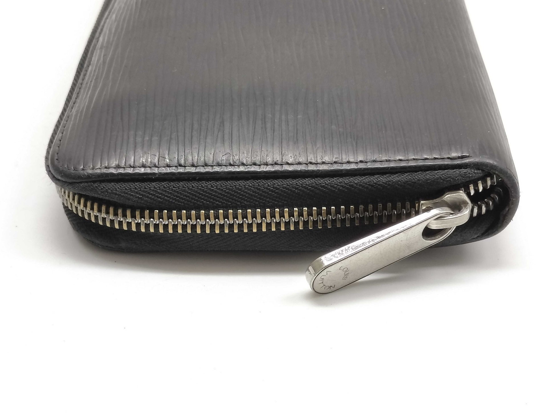 LOUIS VUITTON Epi Zippy Organizer Wallet
