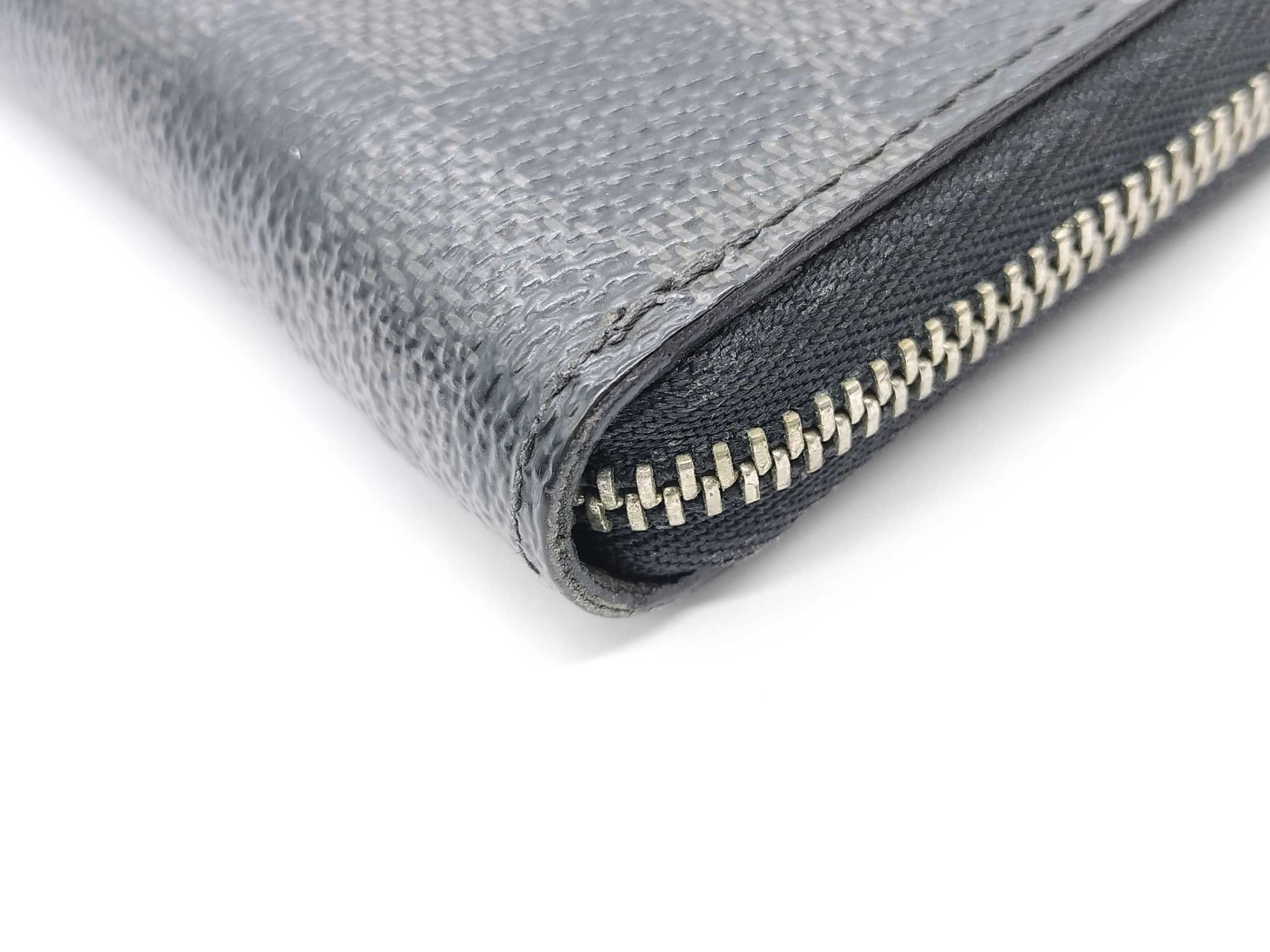 LOUIS VUITTON Damier Graphite Zippy Coin Purse