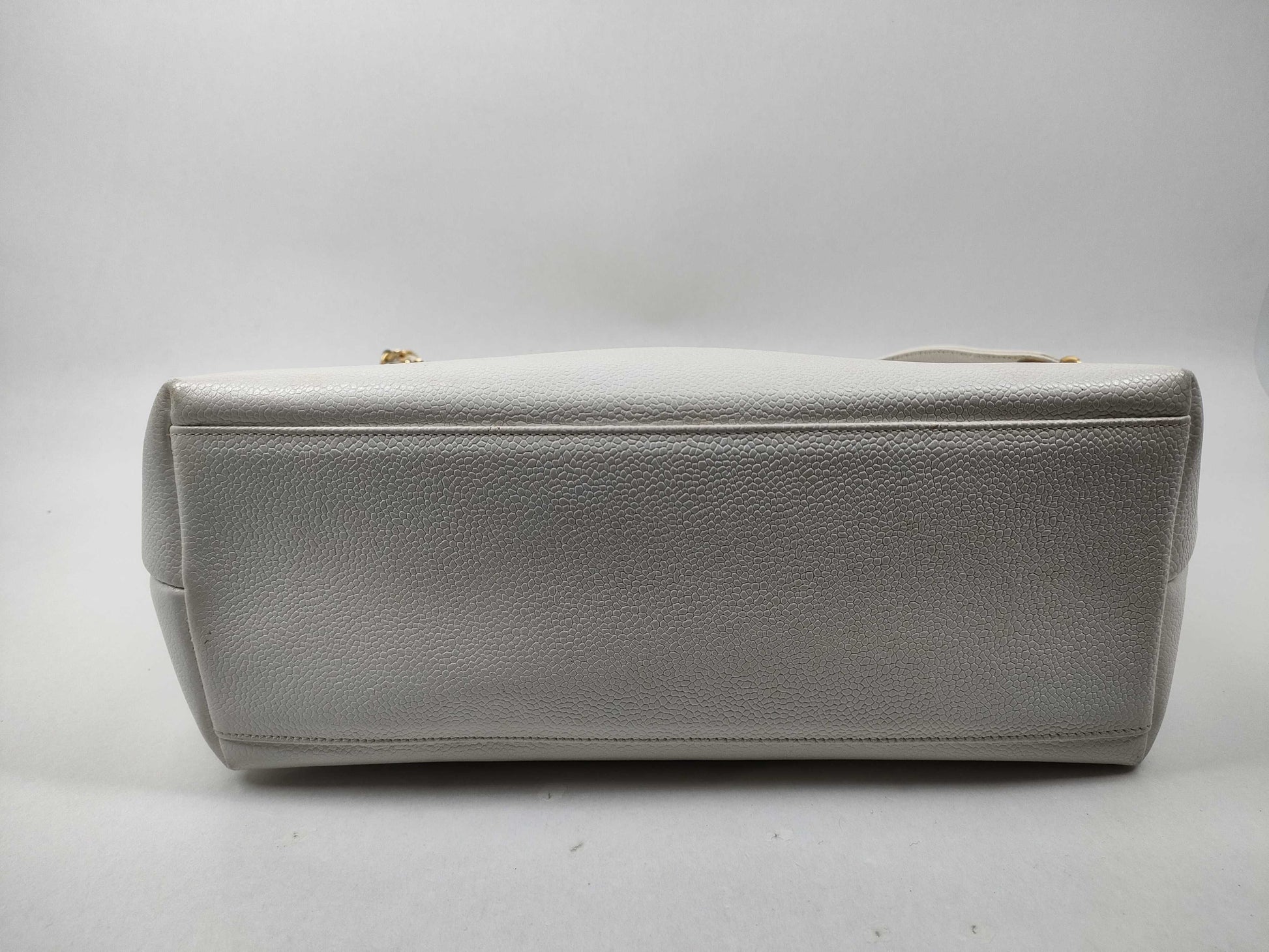 CHANEL Caviar Skin CC Chain Shoulder Bag White G Hardware Tote Bag