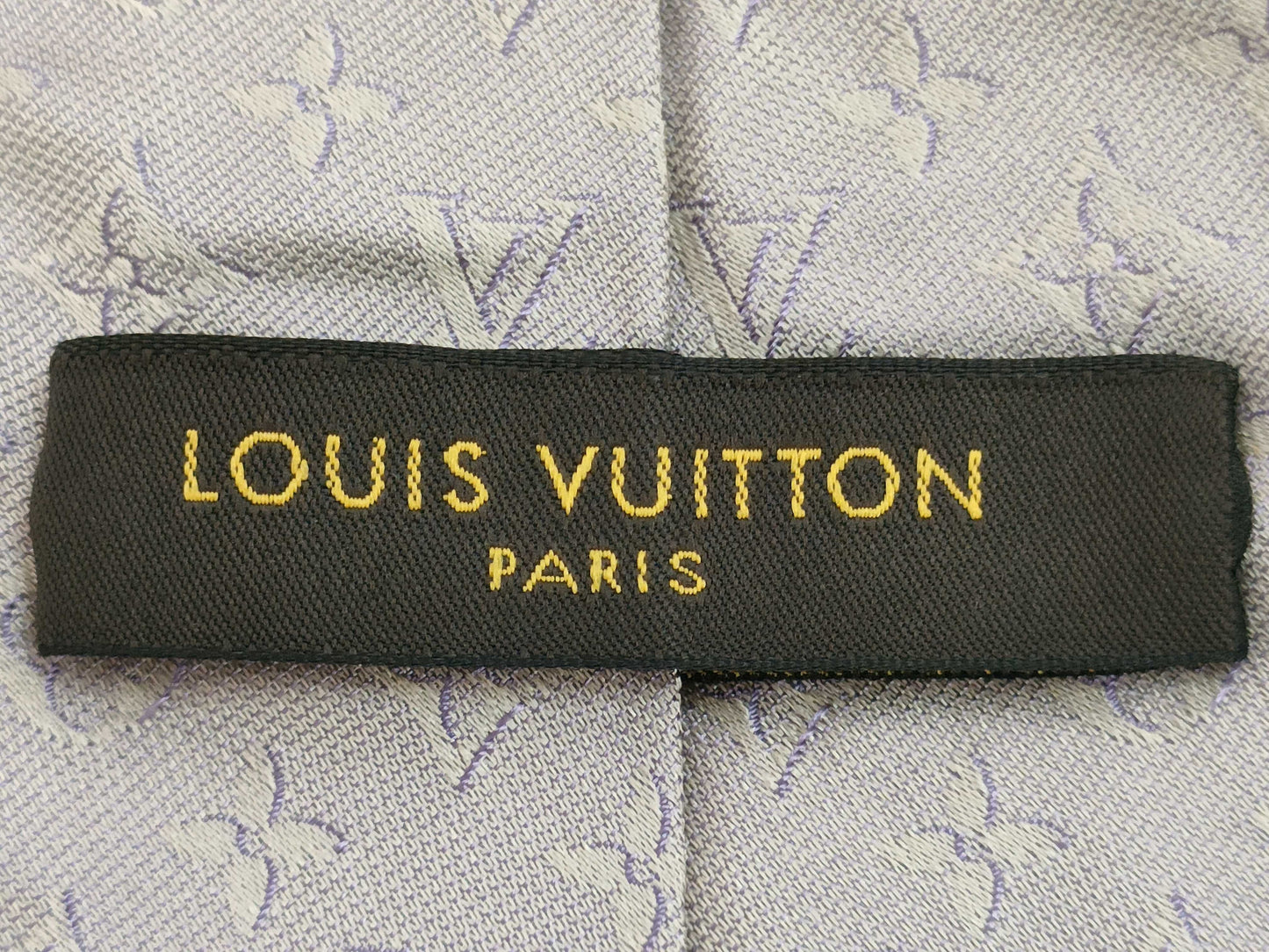 LOUIS VUITTON/Chanel ties