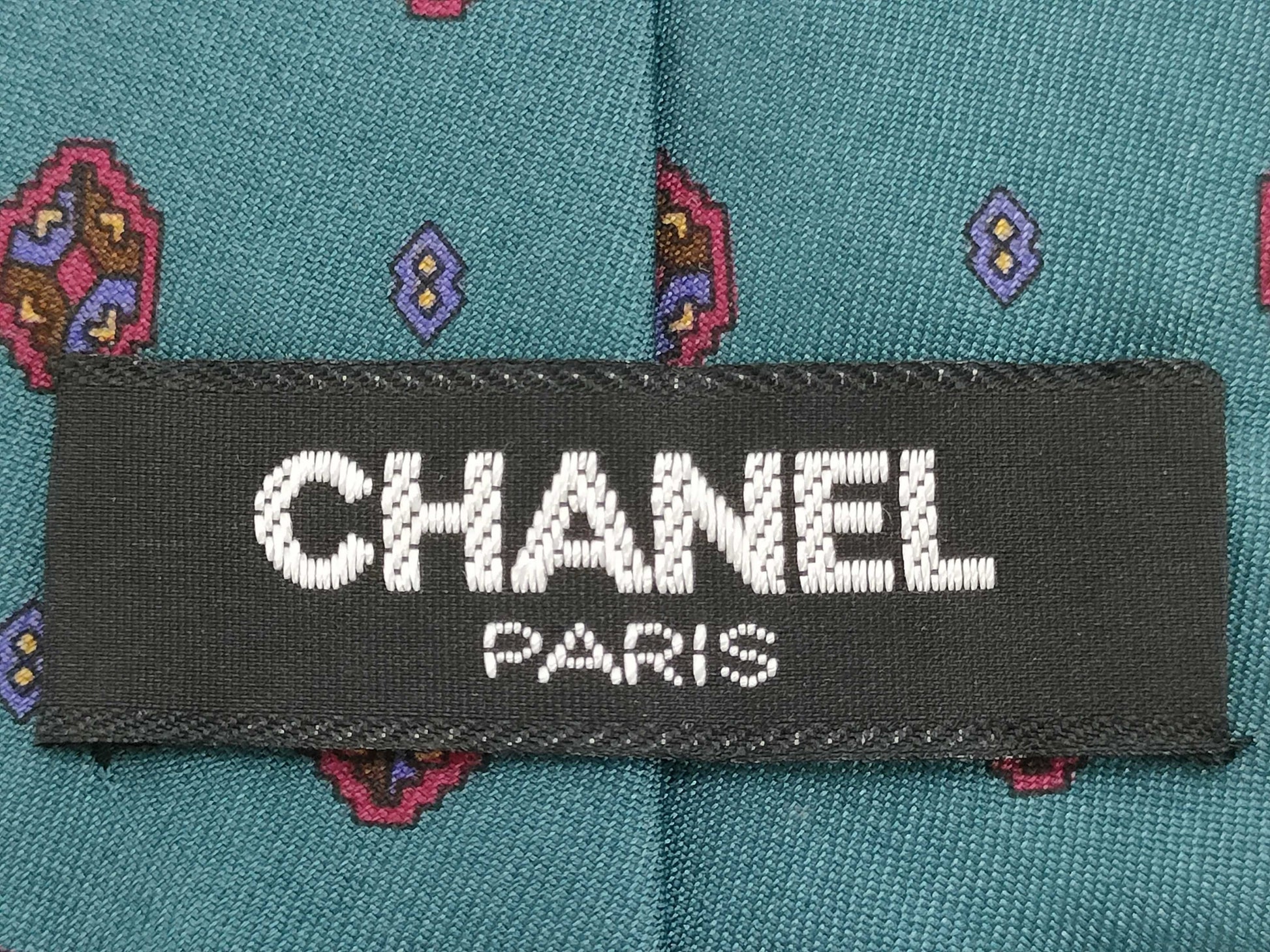 LOUIS VUITTON/Chanel ties