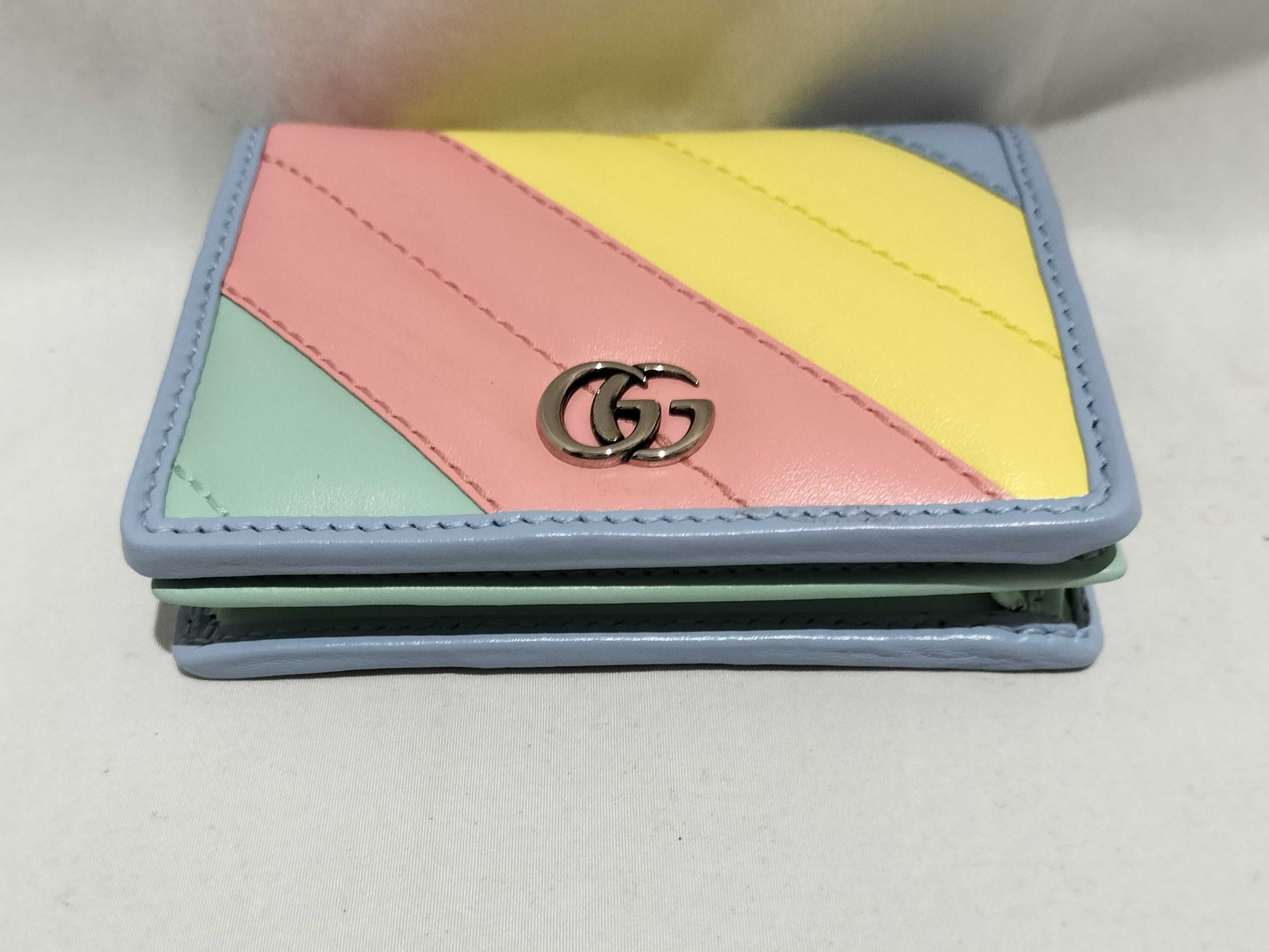 GUCCI 466492 GG Marmont Quilted Bi-fold Wallet in Multicolor