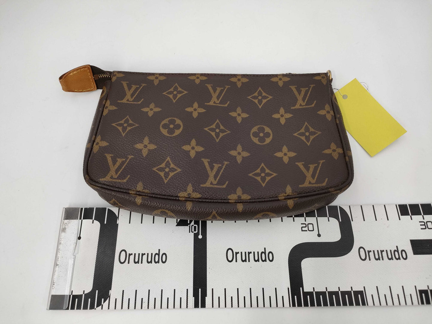LOUIS VUITTON Monogram Accessoires Pouch