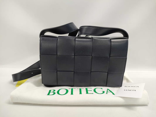 BOTTEGA VENETA Intrecciato Maxi Intrecciato Cassette Shoulder Bag