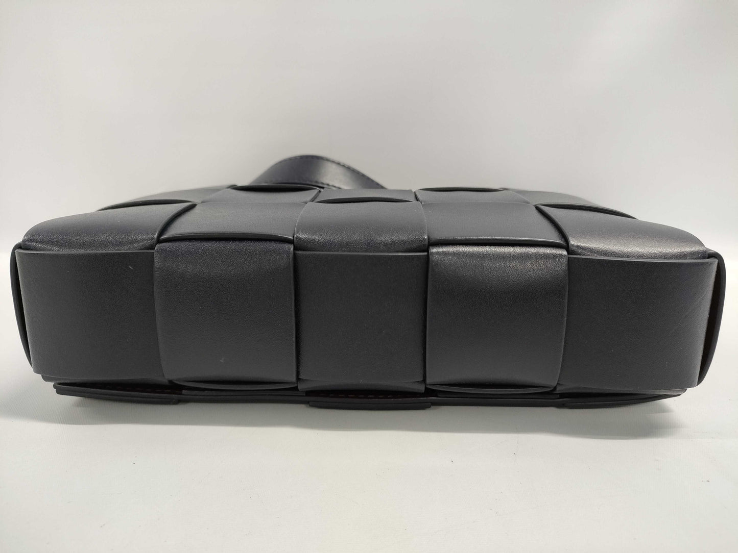 BOTTEGA VENETA Intrecciato Maxi Intrecciato Cassette Shoulder Bag