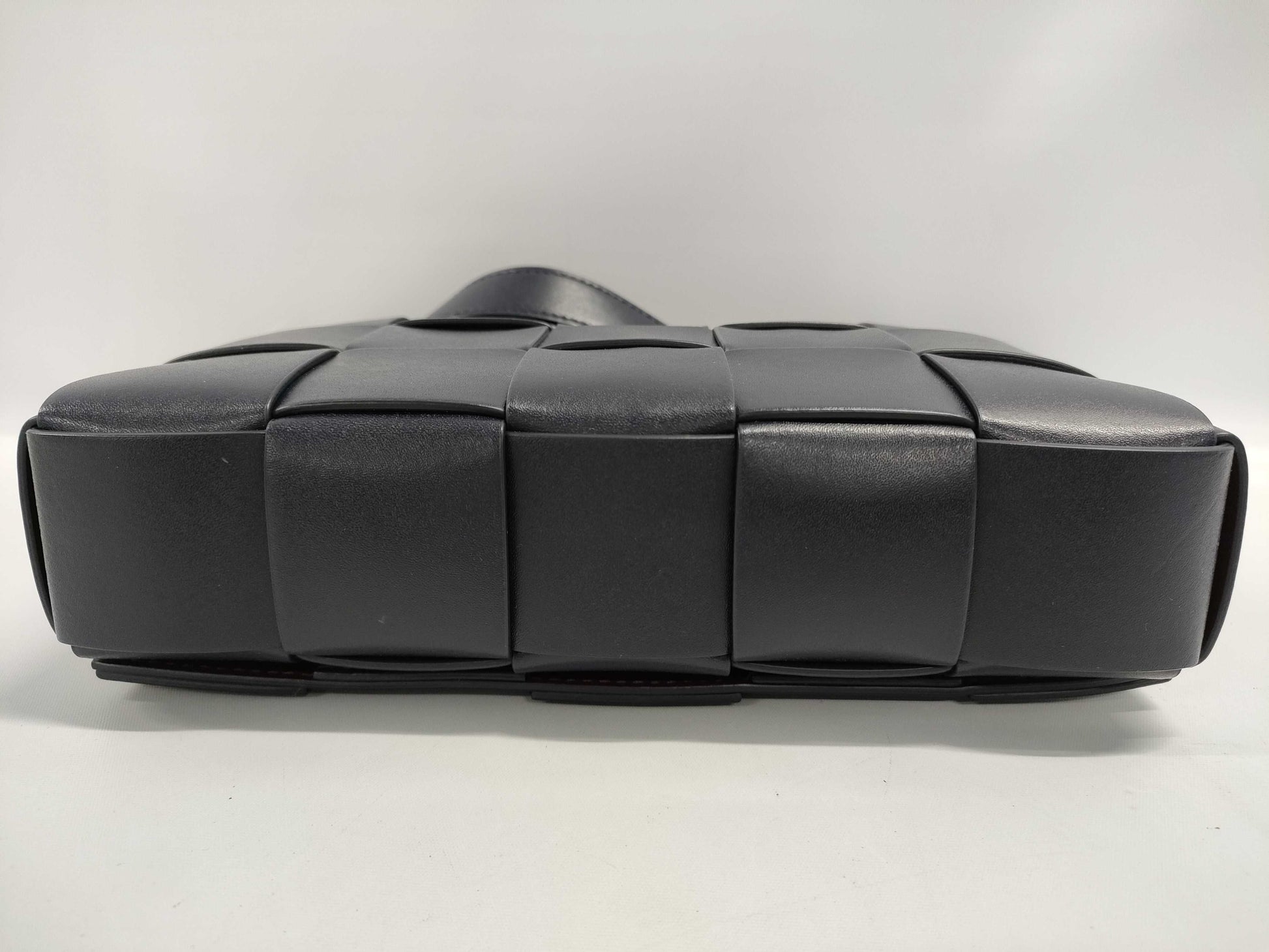 BOTTEGA VENETA Intrecciato Maxi Intrecciato Cassette Shoulder Bag