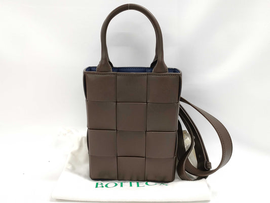 BOTTEGA VENETA Intrecciato Maxi Intrecciato 2-Way Bag Handbag