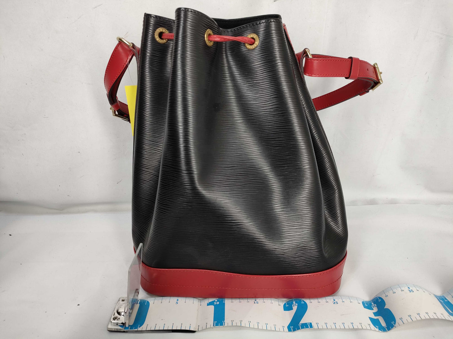 LOUIS VUITTON Epi Noe Two-Tone Black x Red Shoulder Bag