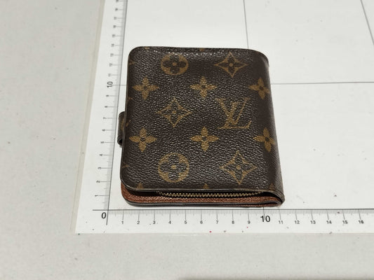 LOUIS VUITTON Monogram Compact Zip Wallet M61667