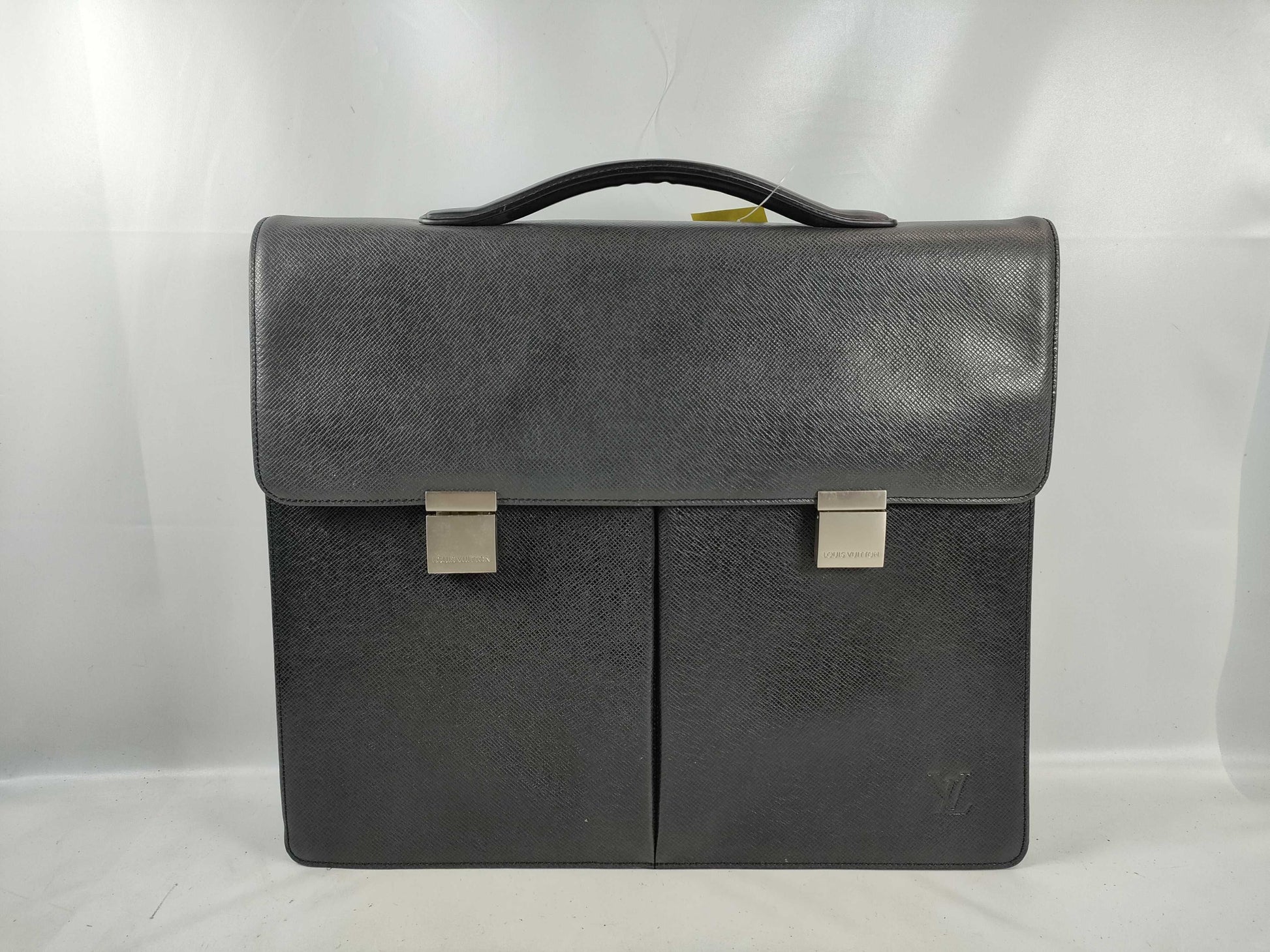 LOUIS VUITTON Taiga M30802 Kazan Business Bag