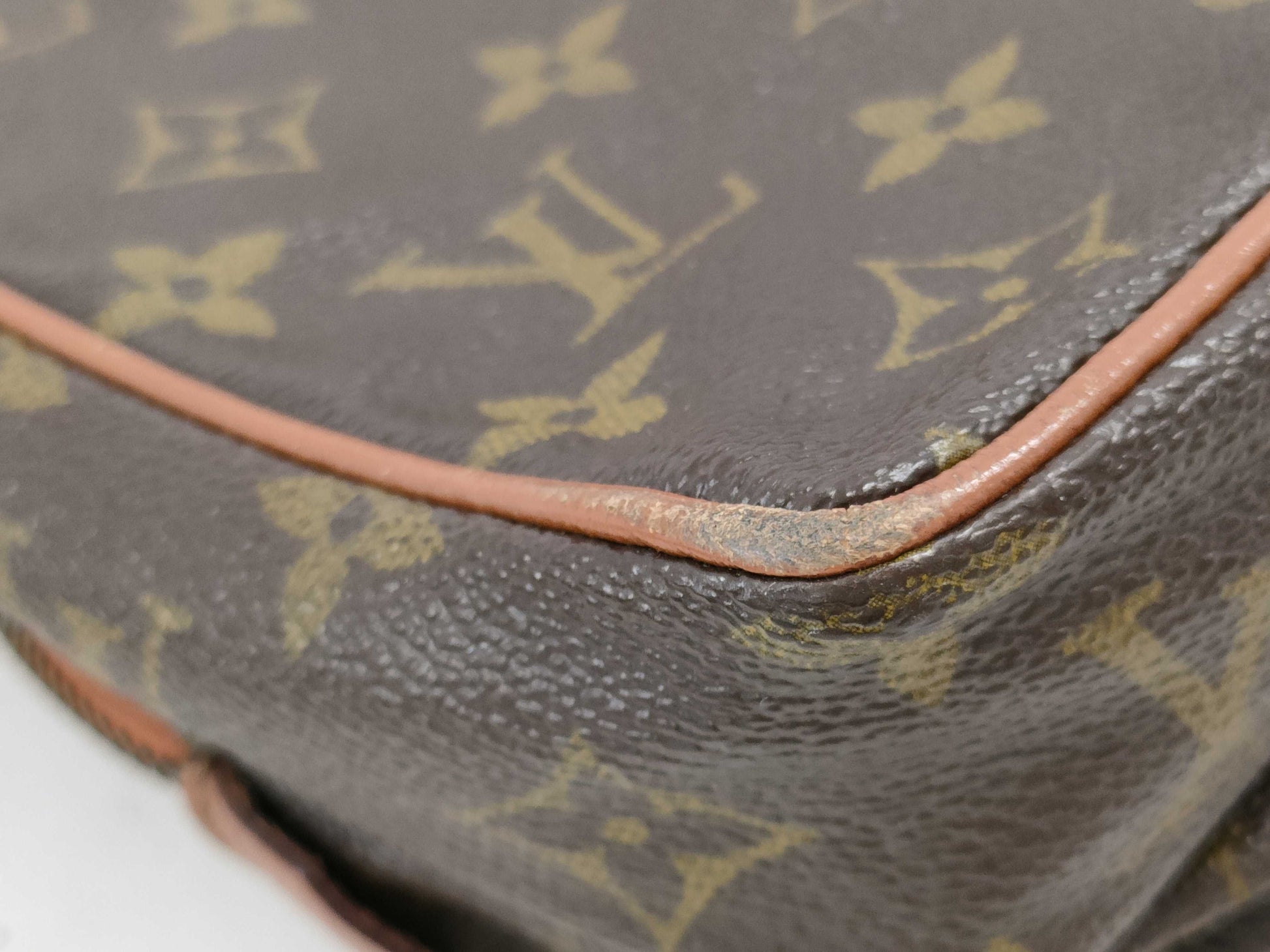 LOUIS VUITTON Monogram Amazon Old Style Shoulder Bag