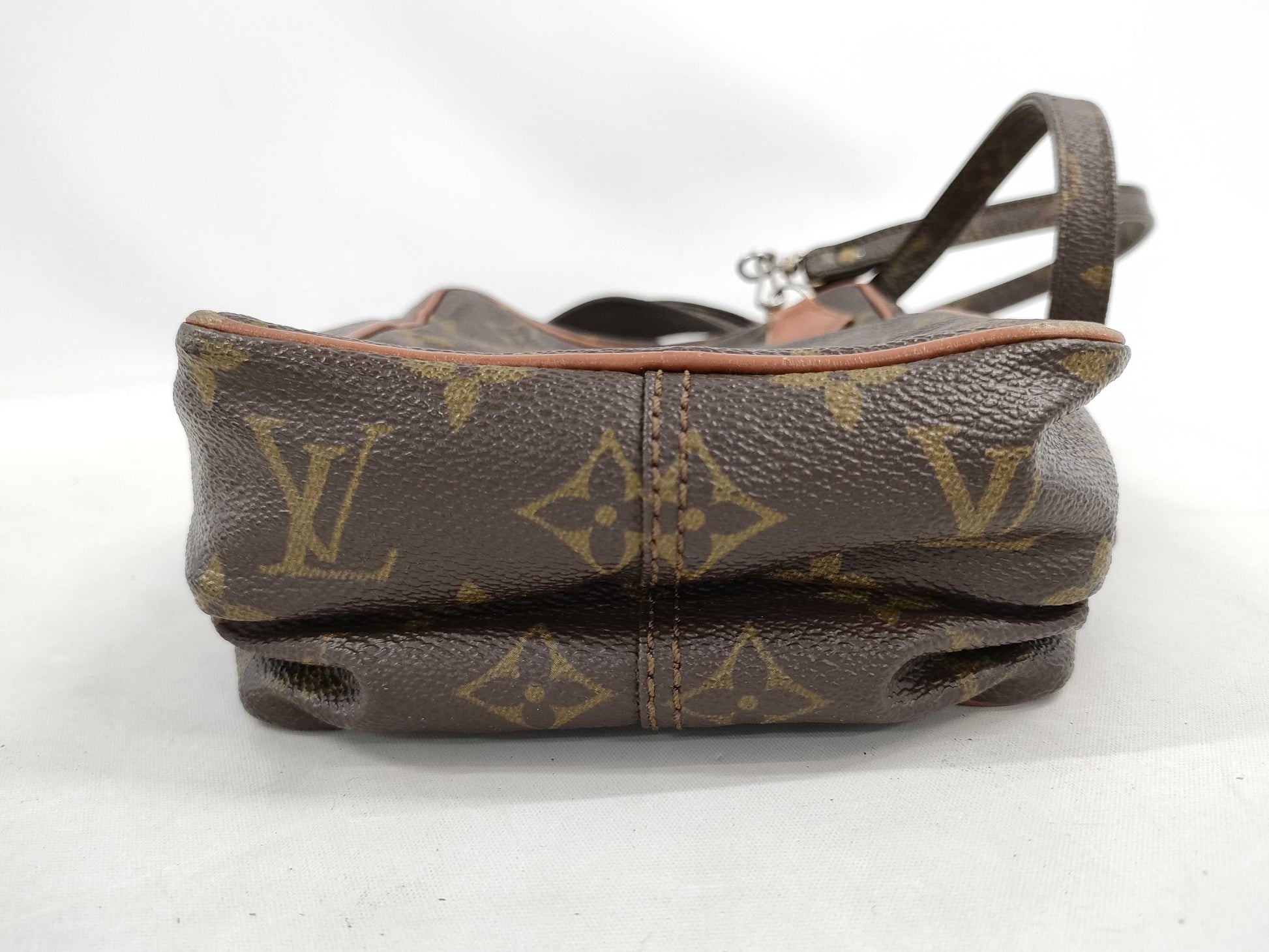 LOUIS VUITTON Monogram Amazon Old Style Shoulder Bag