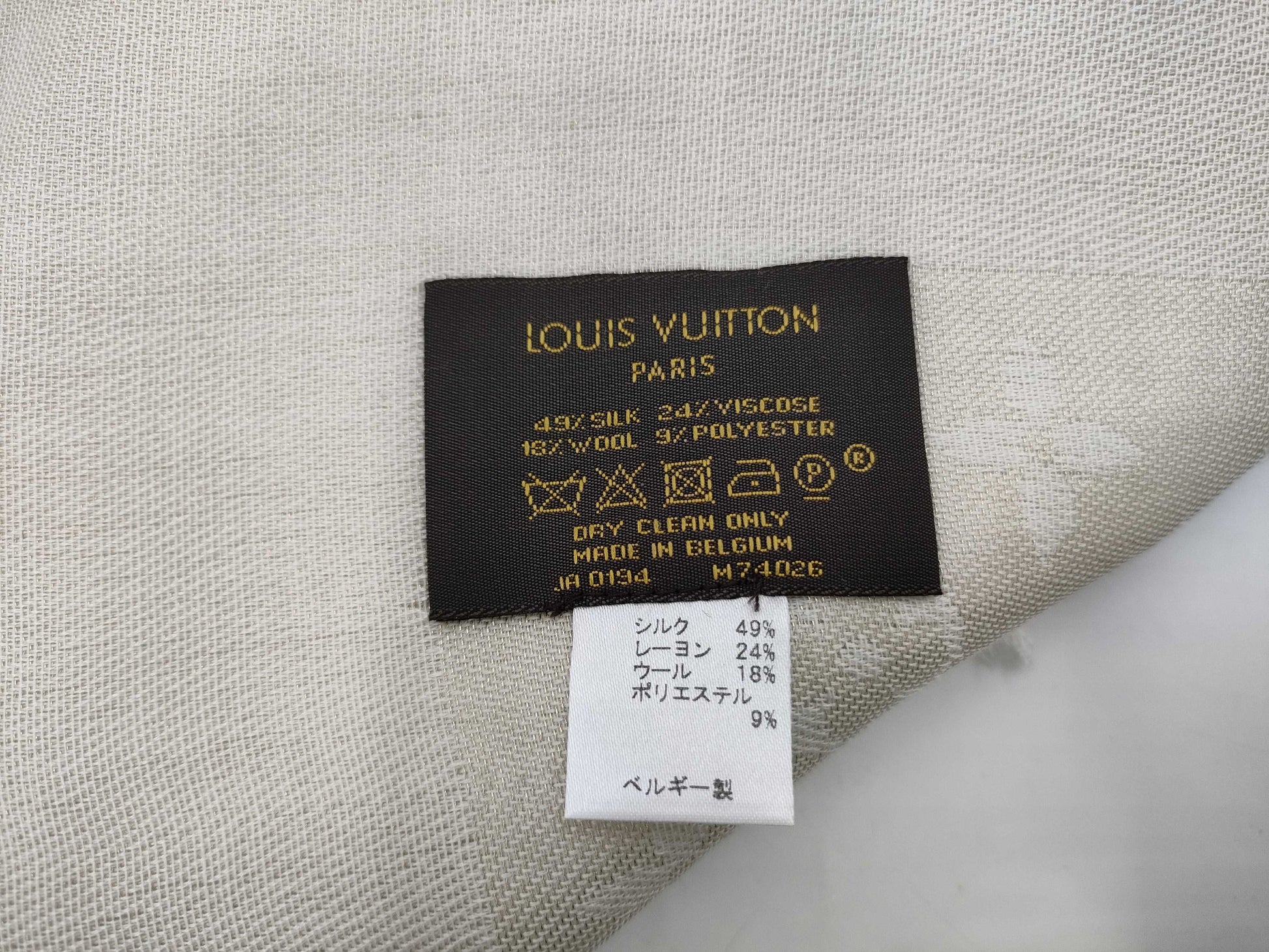 LOUIS VUITTON Large Shawl White Scarf