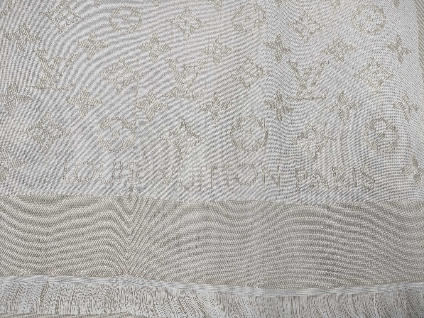 LOUIS VUITTON Large Shawl White Scarf