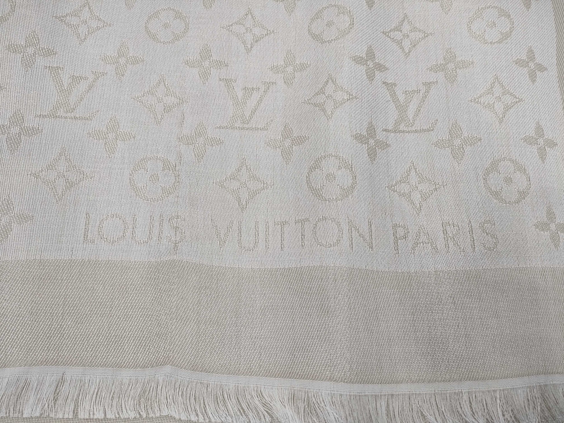 LOUIS VUITTON Large Shawl White Scarf