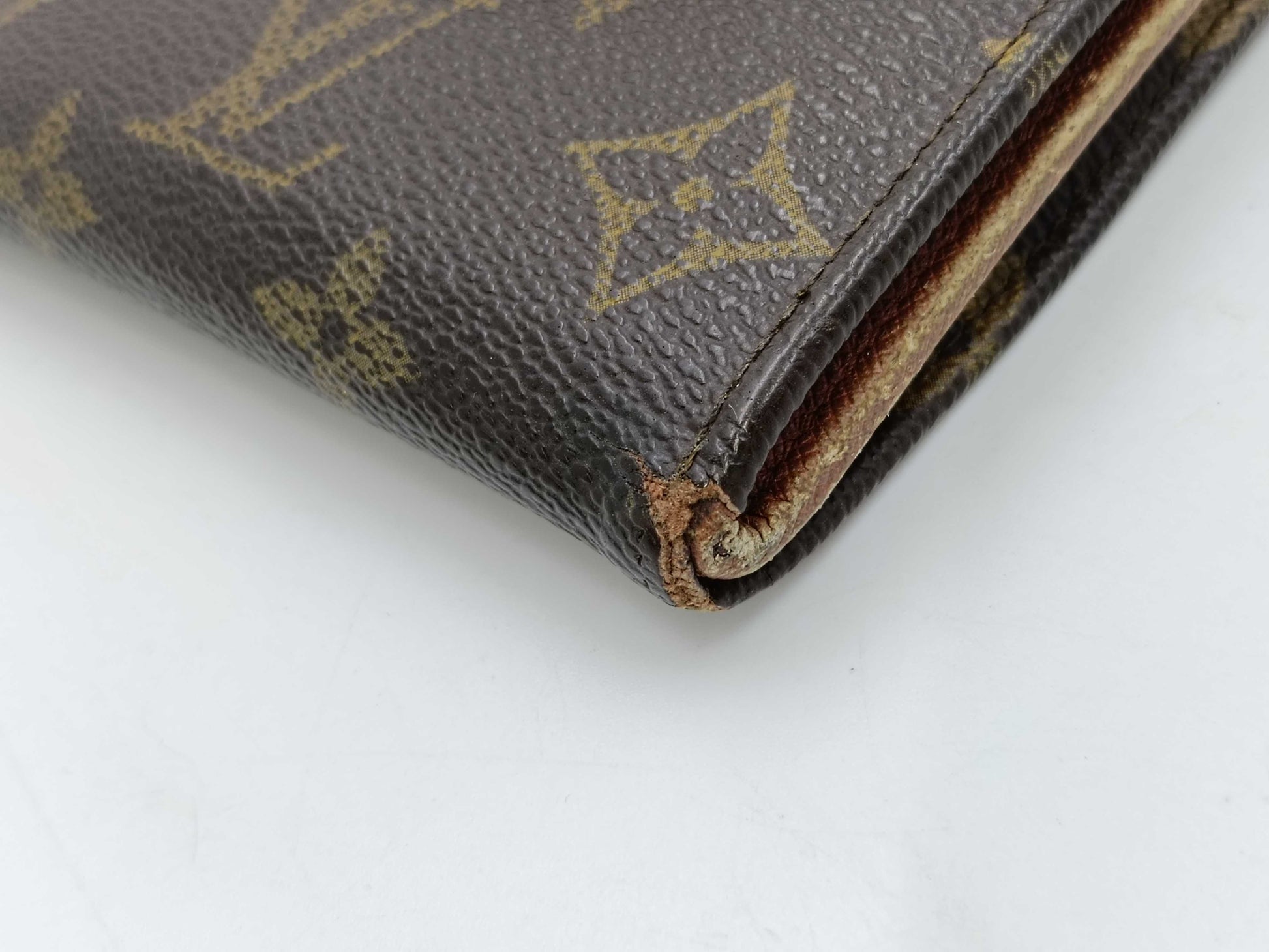 LOUIS VUITTON Monogram Porte Monnaie Carte Credit Wallet