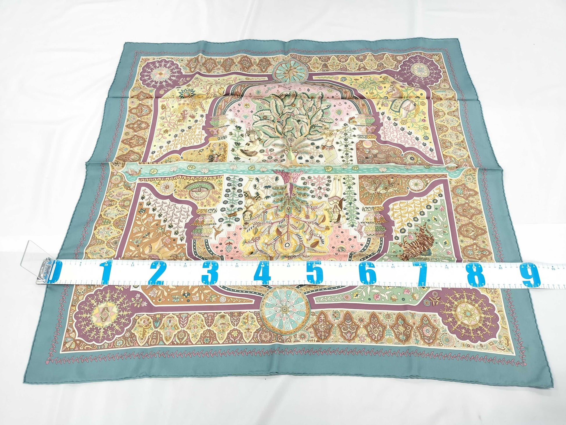 HERMES Carre Carre 90 Aux ports du palais Scarf Scarf