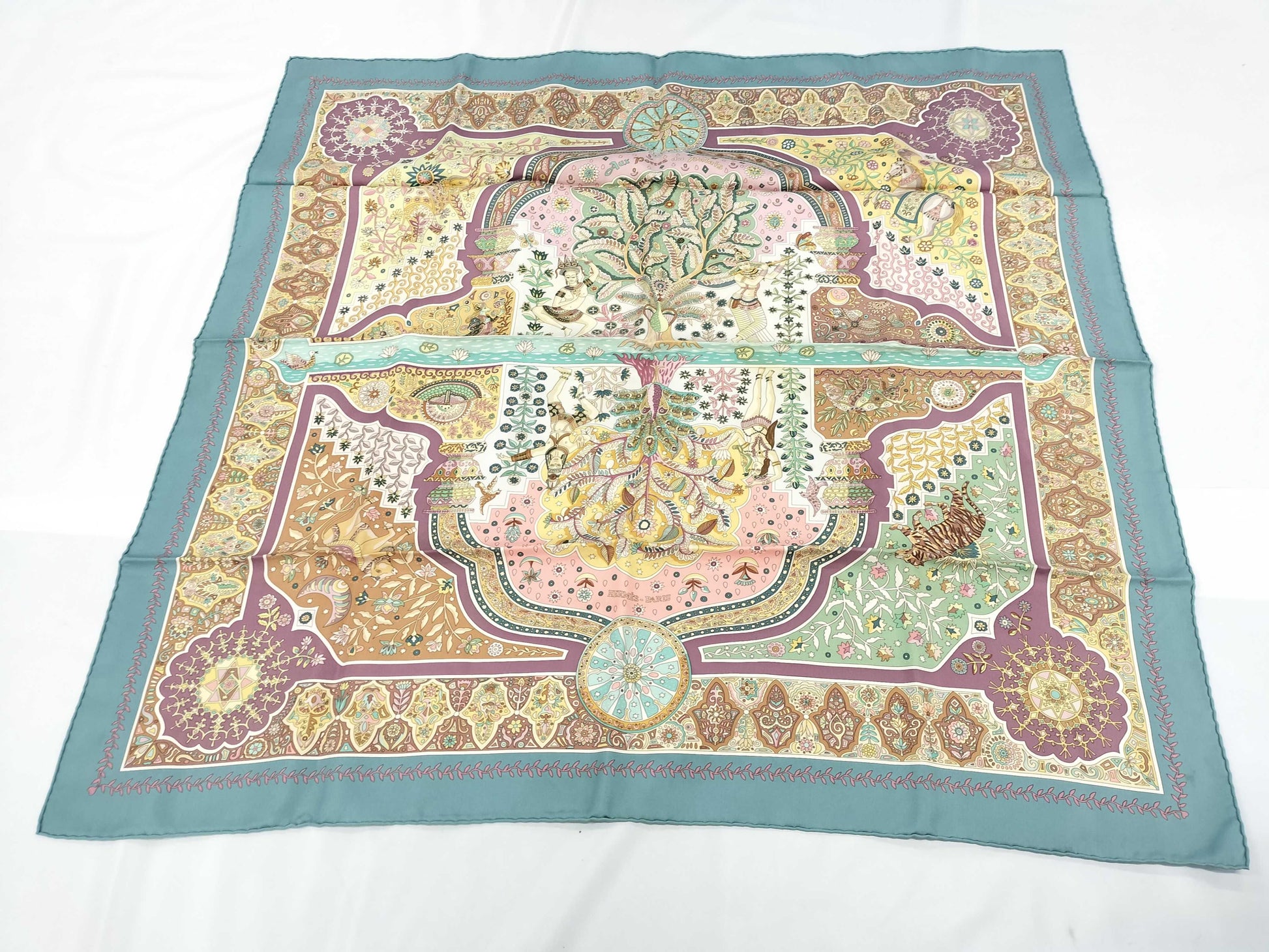 HERMES Carre Carre 90 Aux ports du palais Scarf Scarf