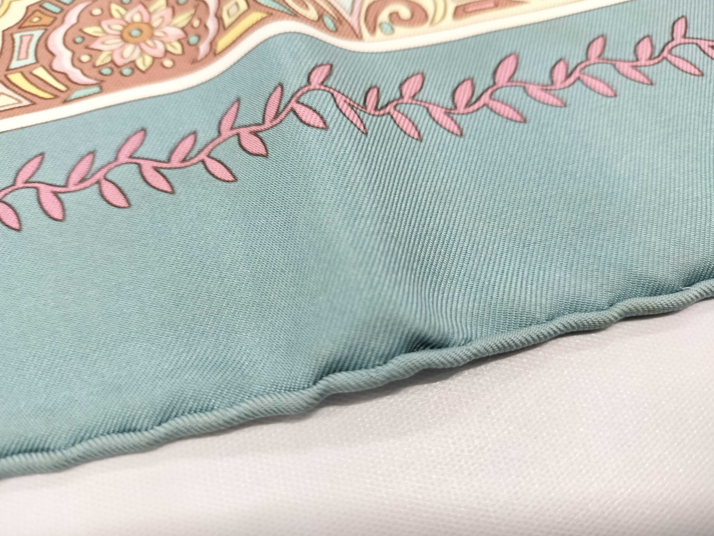HERMES Carre Carre 90 Aux ports du palais Scarf Scarf