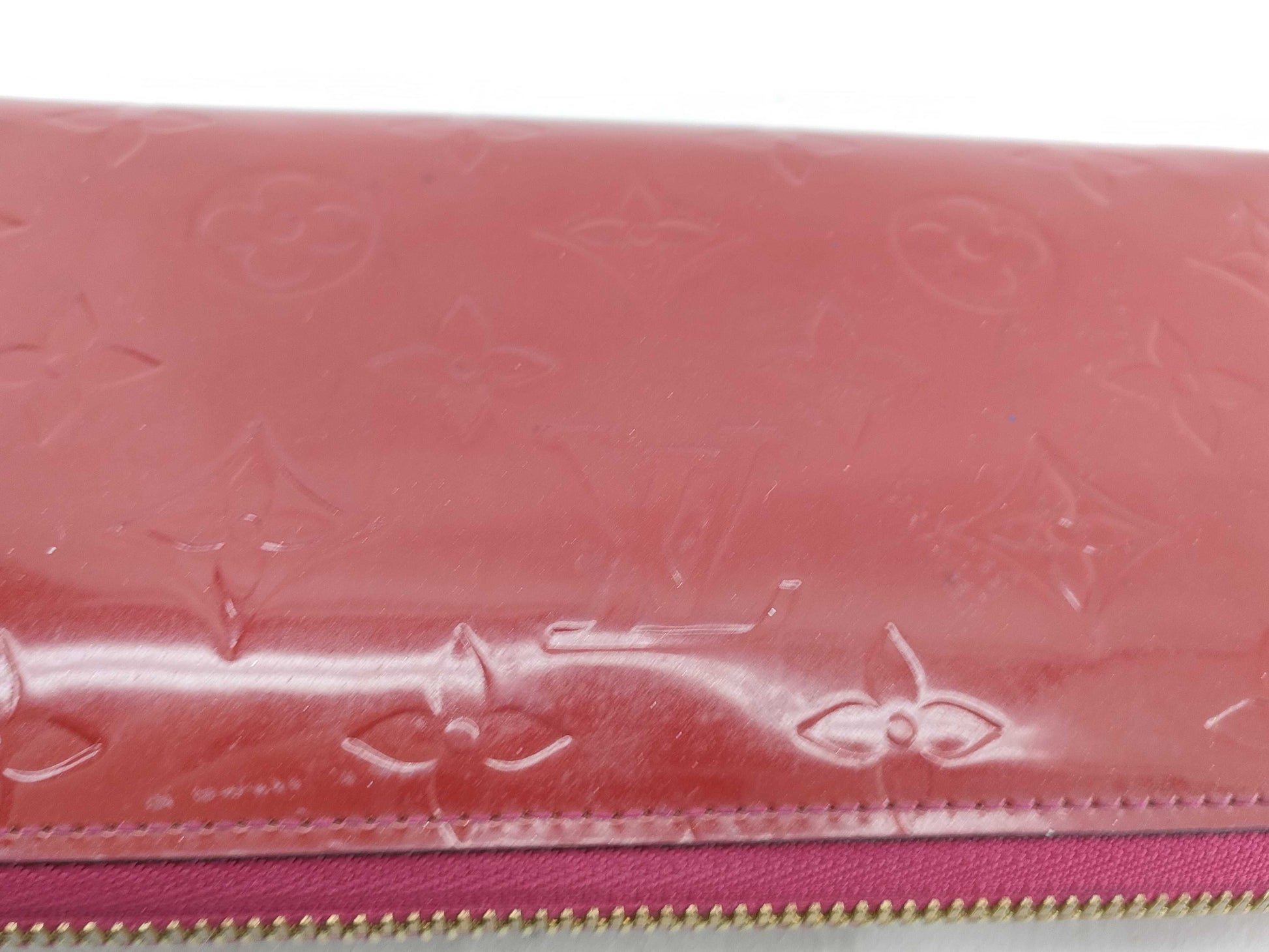 LOUIS VUITTON Vernis Zippy Wallet/Year and condition considered