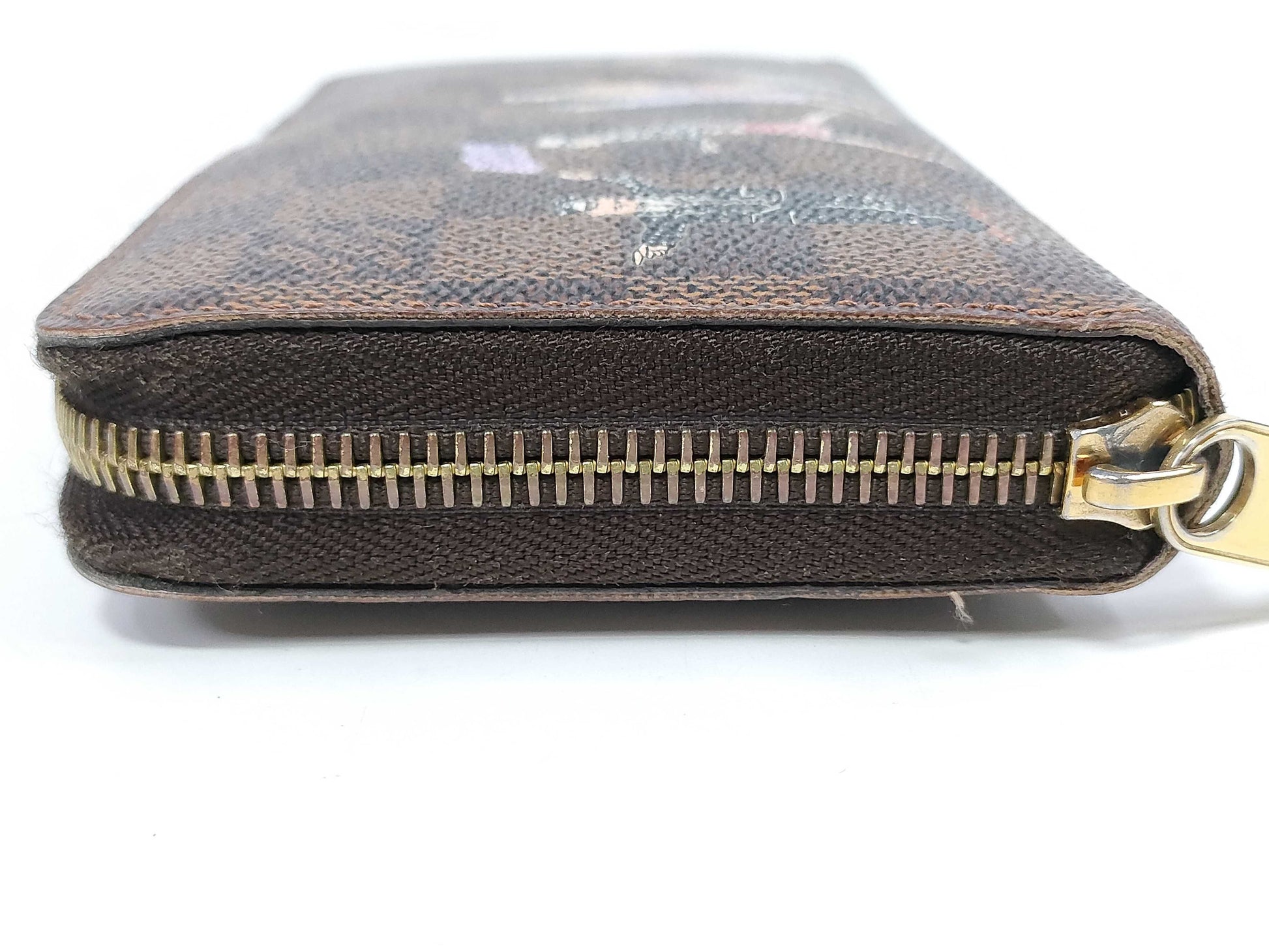 LOUIS VUITTON Damier Zippy Wallet with Illustration Print